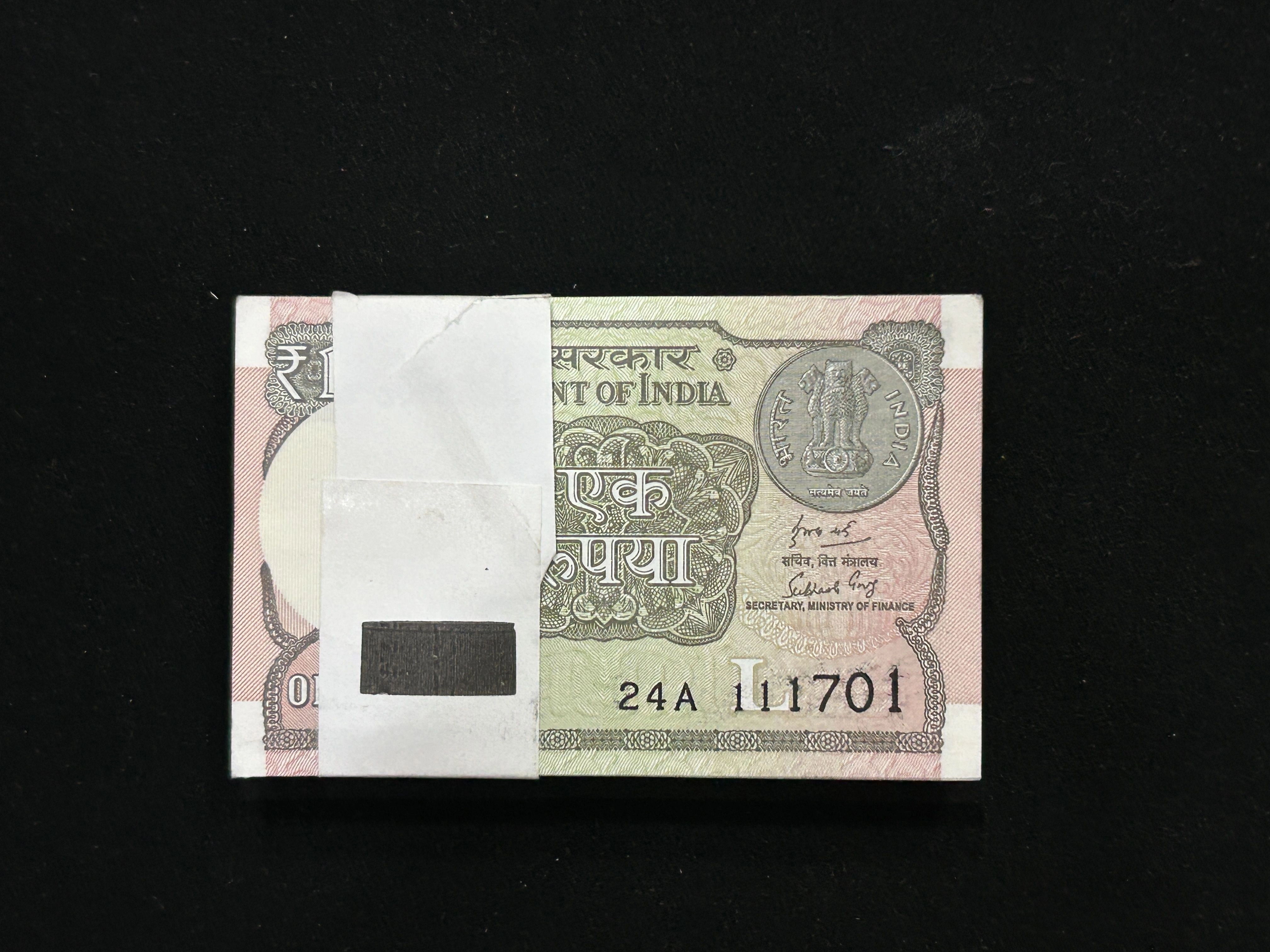 India, 2018 Rupee 1 Complete Serial Bundle of 100 Banknotes, Holy Fancy Serial Number Ending 786, Fancy Serial Number Ending 777, Sign. Subhash Chandra Garg, UNC