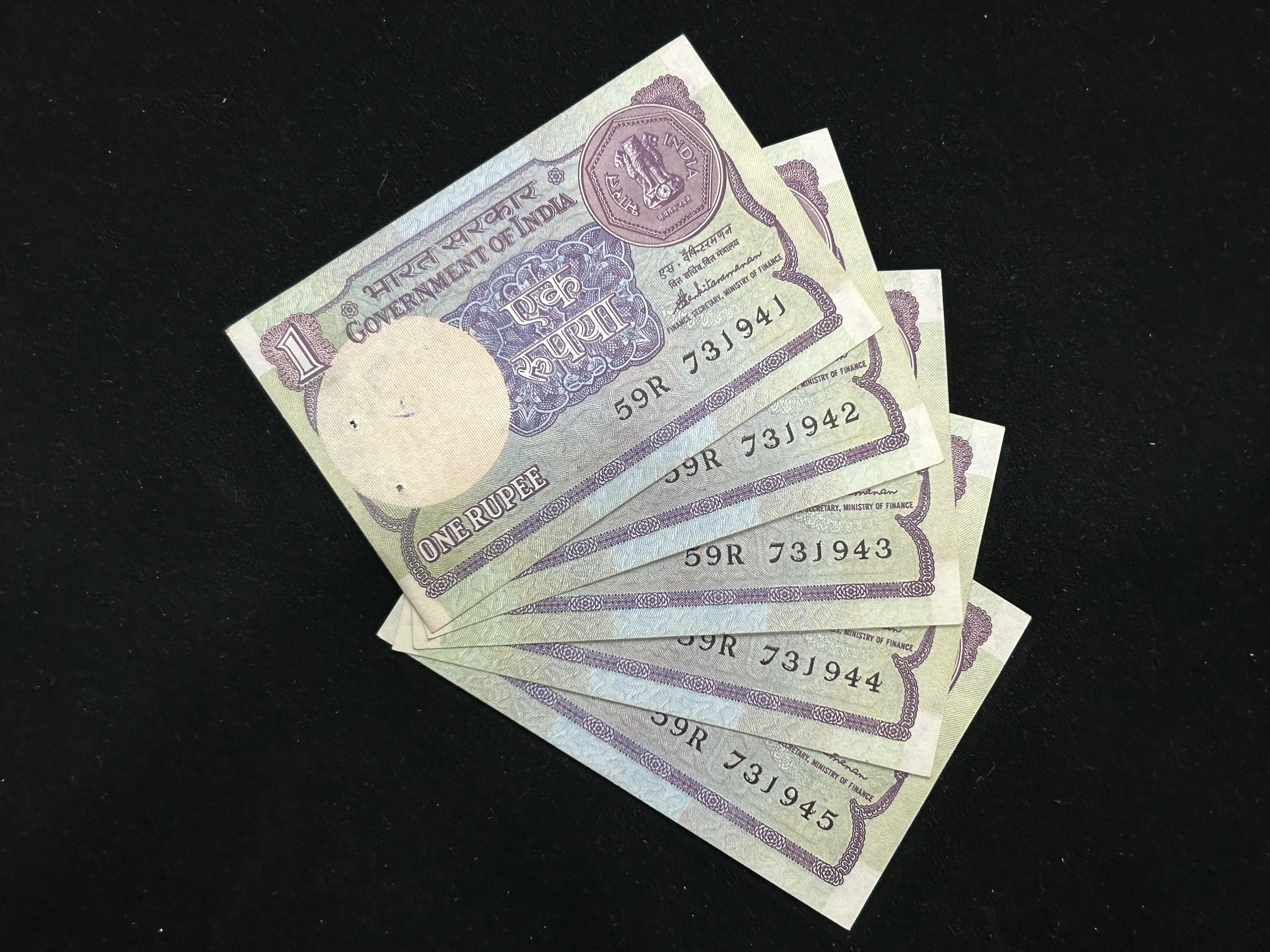 India, 1985 Rupee 1 x 5 Consecutive Serial Number Banknotes, Sign. S. Venkitaramanan, Inset Plain, UNC, (59R 731941)