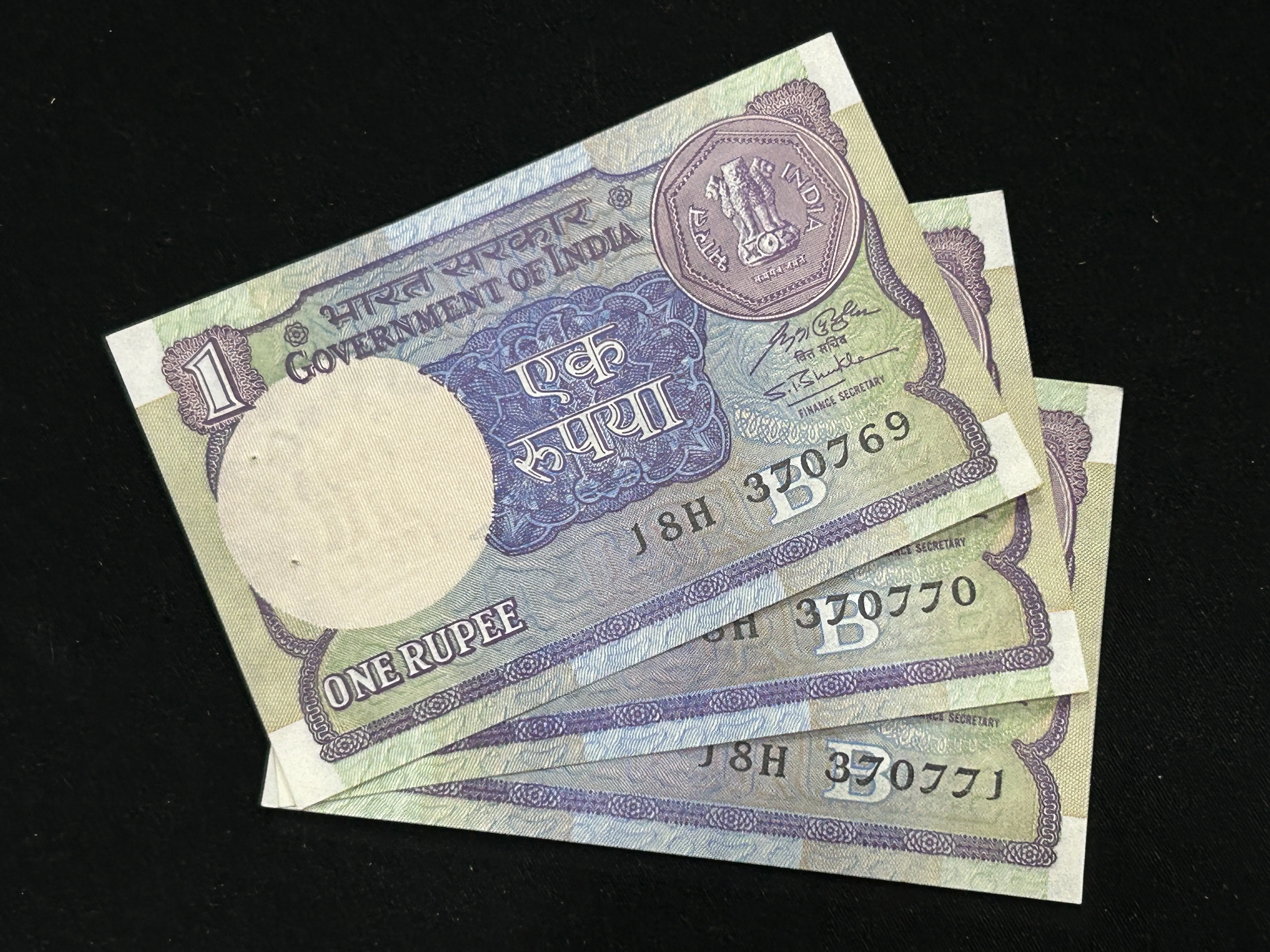 India, 1991 Rupee 1 x 3 Consecutive Serial Number Banknotes, Sign. S.B. Shukla, Inset B, UNC, (18H 370769)
