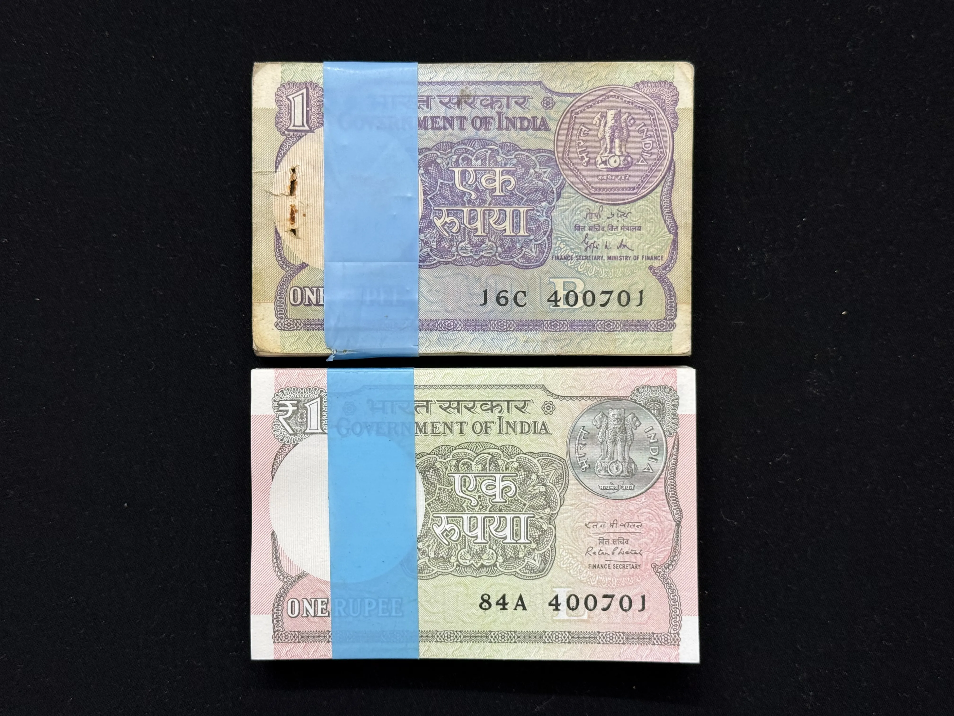 India, 1989 & 2016 Rupee 1 Complete Serial Bundle of 100 Notes, Pair of Same Serial Bundle, Holy Fancy Serial Number 400-786, Sign. Gopi K. Arora & Ratan P. Watal, SCARE, (16C 400701)
