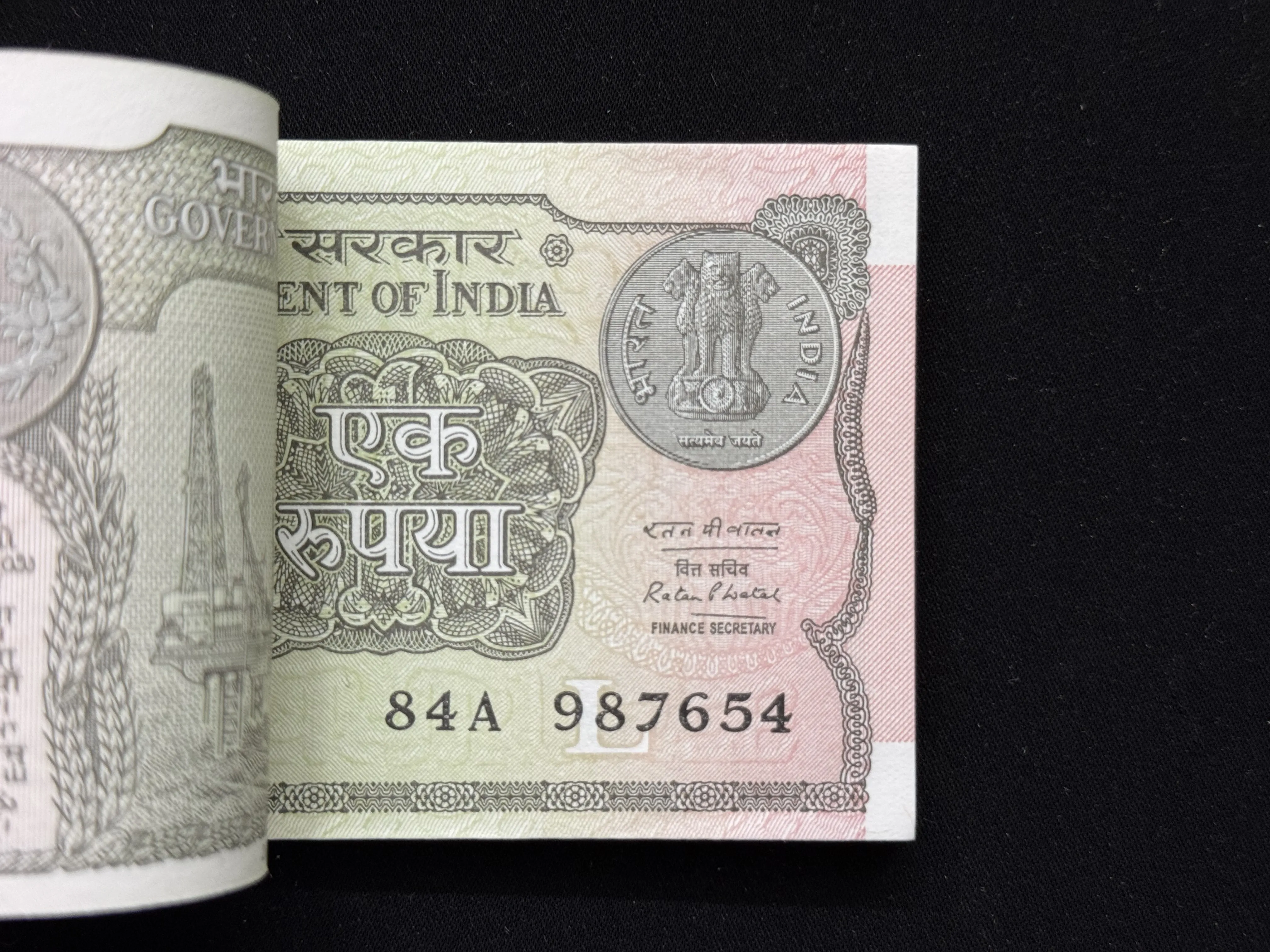 India, 2016 Rupee 1 Complete Serial Bundle of 100 Notes, Fancy Ladder Serial Number 987654, Holy Fancy Serial Number 687 (Reverse 786), Sign. Ratan P. Watal, SCARE, UNC, (84A 987601)