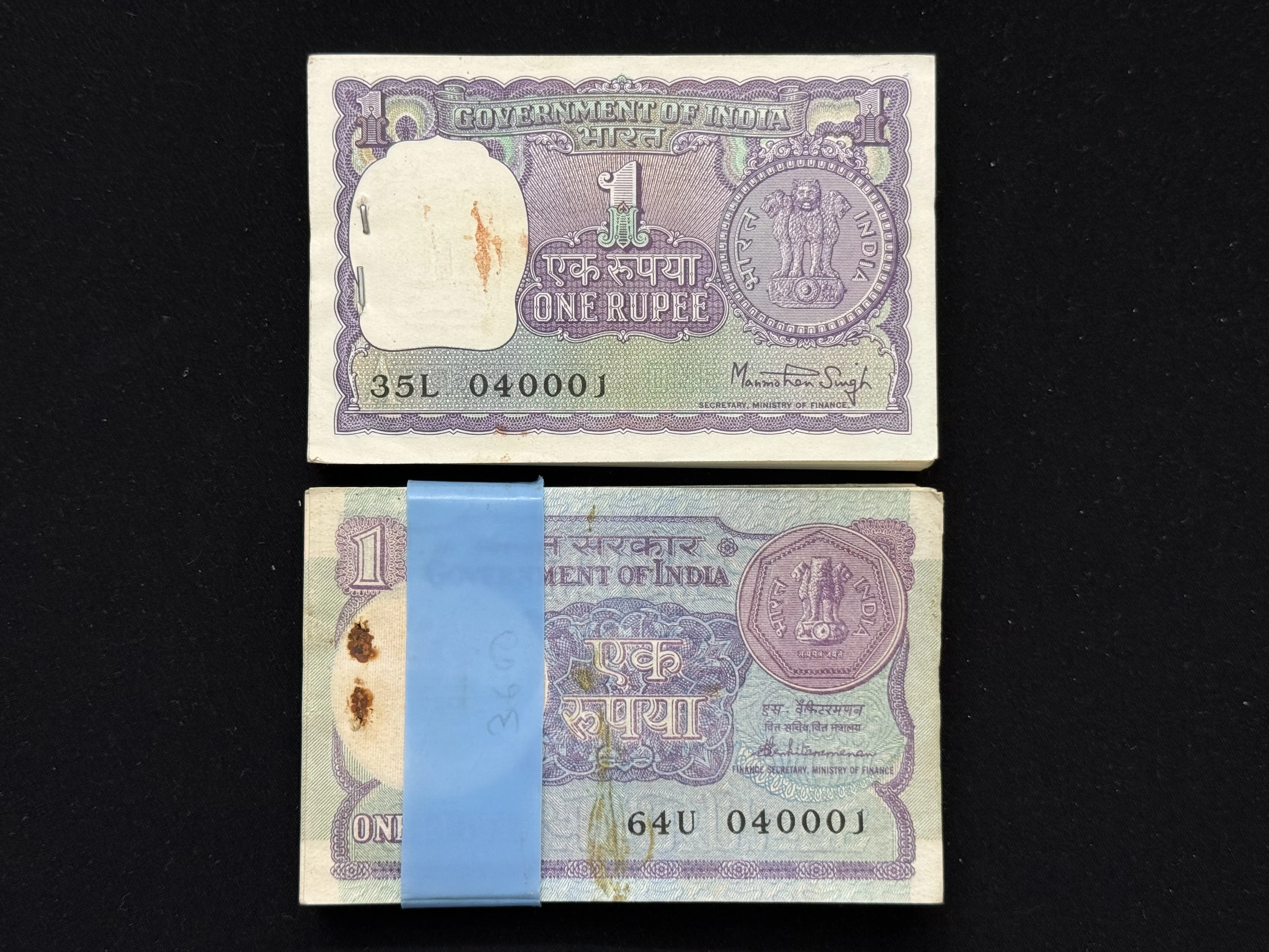 India, 1978 & 1985 Rupee 1 x 2 Complete Serial Bundle of 100 Notes, Pair of Same Serial Bundle 040001, Sign. Manmohan Singh & S. Venkitramanan, SCARE Pair, (35L 040001)