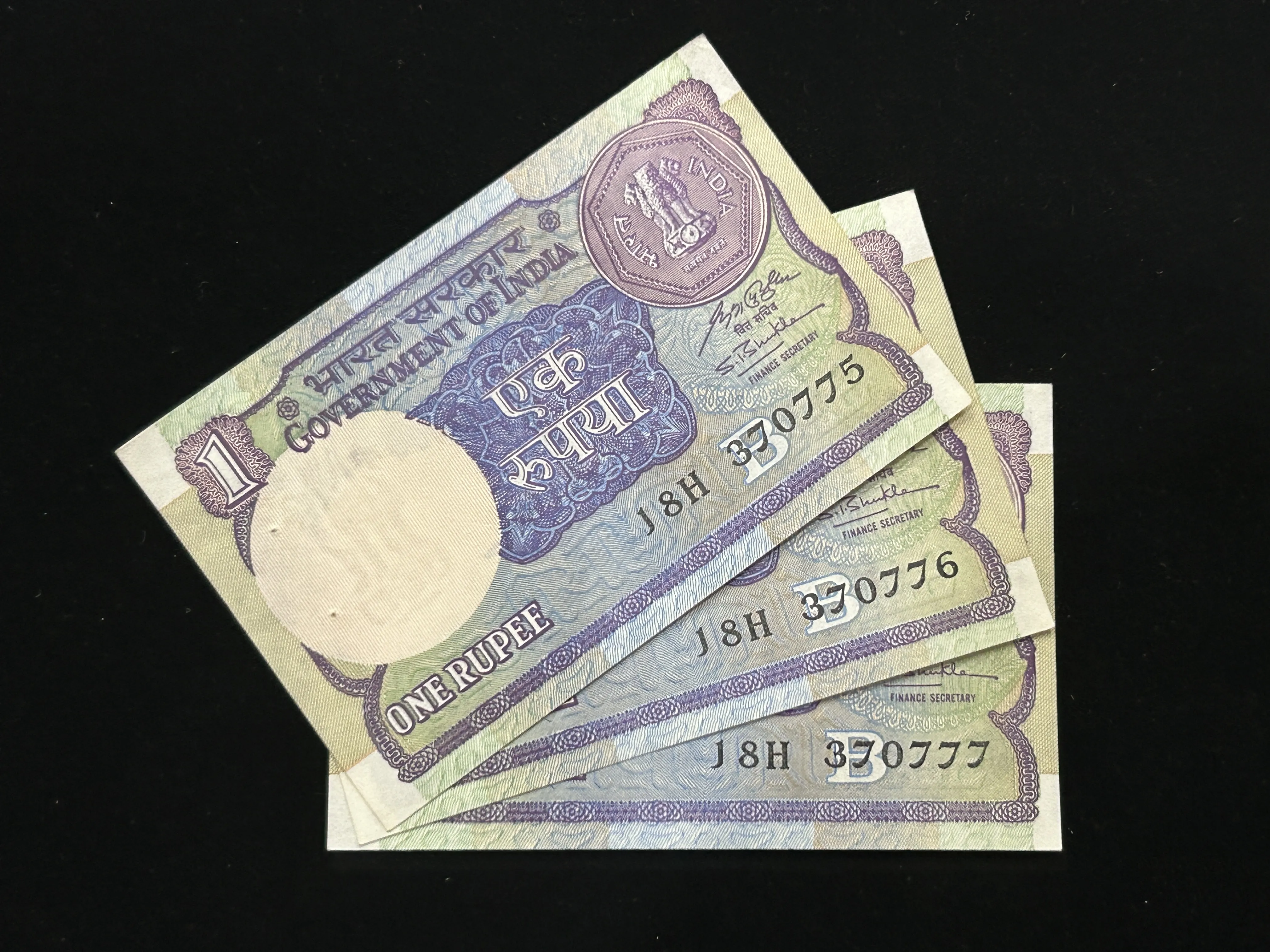India, 1991 Rupee 1 x 3 Consecutive Serial Number Banknotes, Sign. S.B. Shukla, Inset B, UNC, (18H 370775)