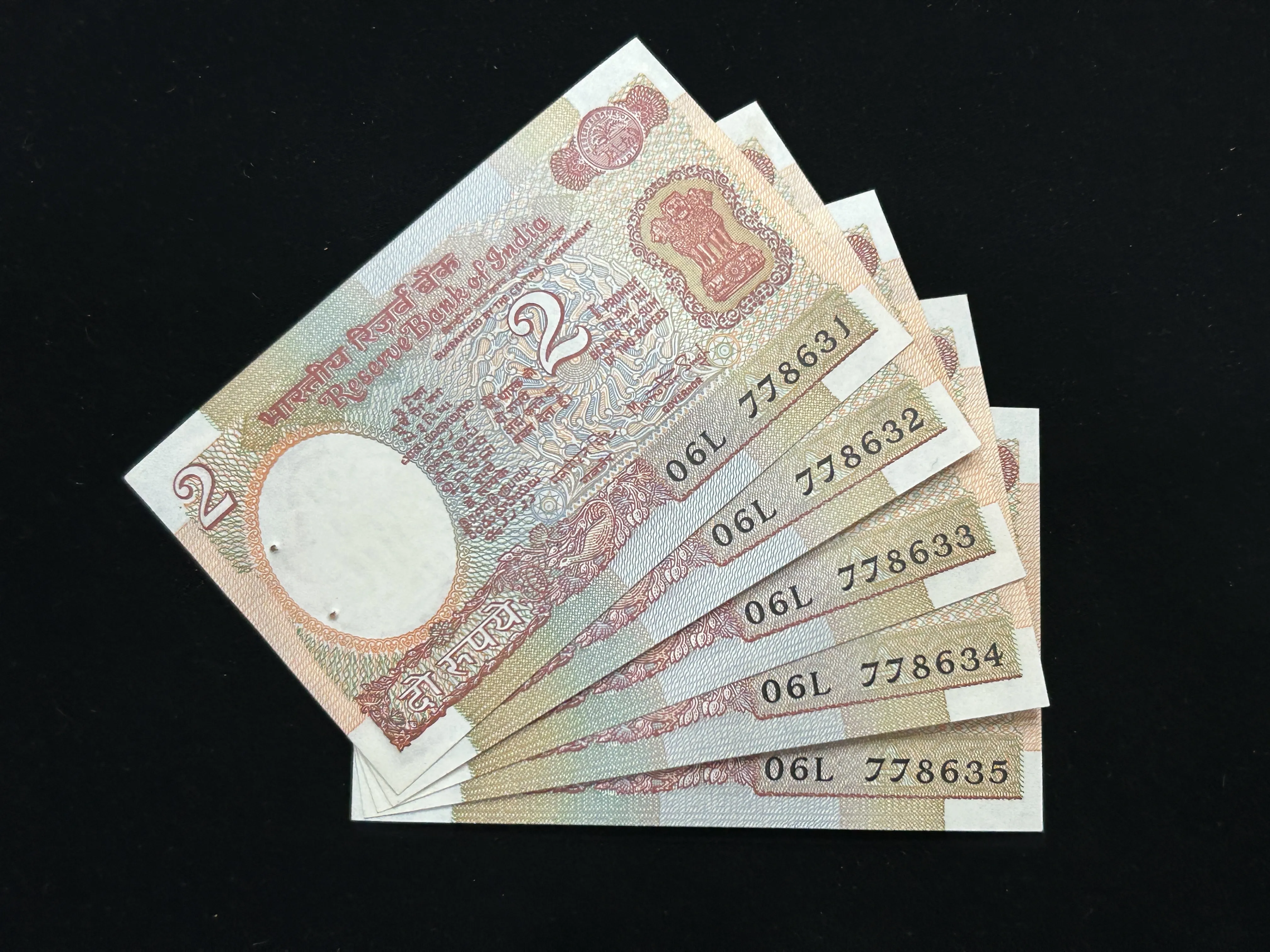 India,  Rupees 2 x 5 Consecutive Serial Number Banknotes, Satellite Issue, Sign. Manmohan Singh, Inset A, UNC, RARE, (06L 778631)