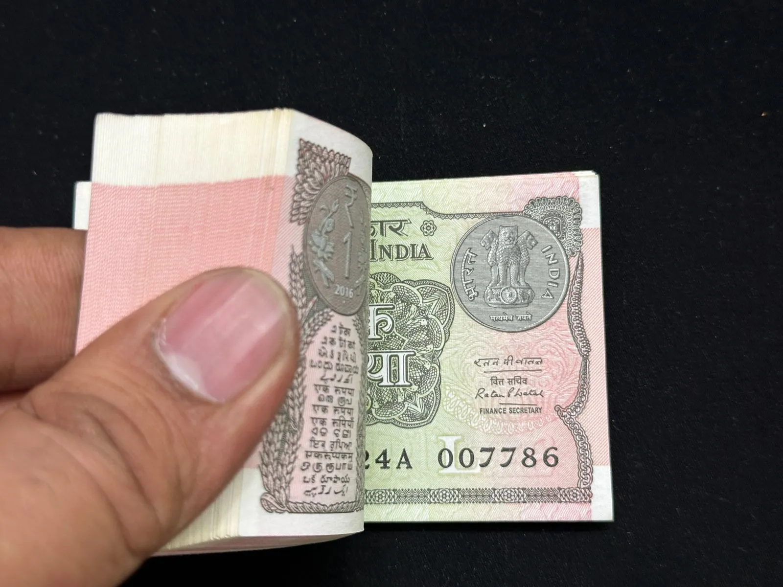 India, 2016 Rupee 1 Complete Serial Bundle of 100 Notes, Fancy Serial Number Starting 007 (James Bond), Holy Fancy Serial Number 007-786, Sign. Ratan P. Watal, UNC, (24A 007701)