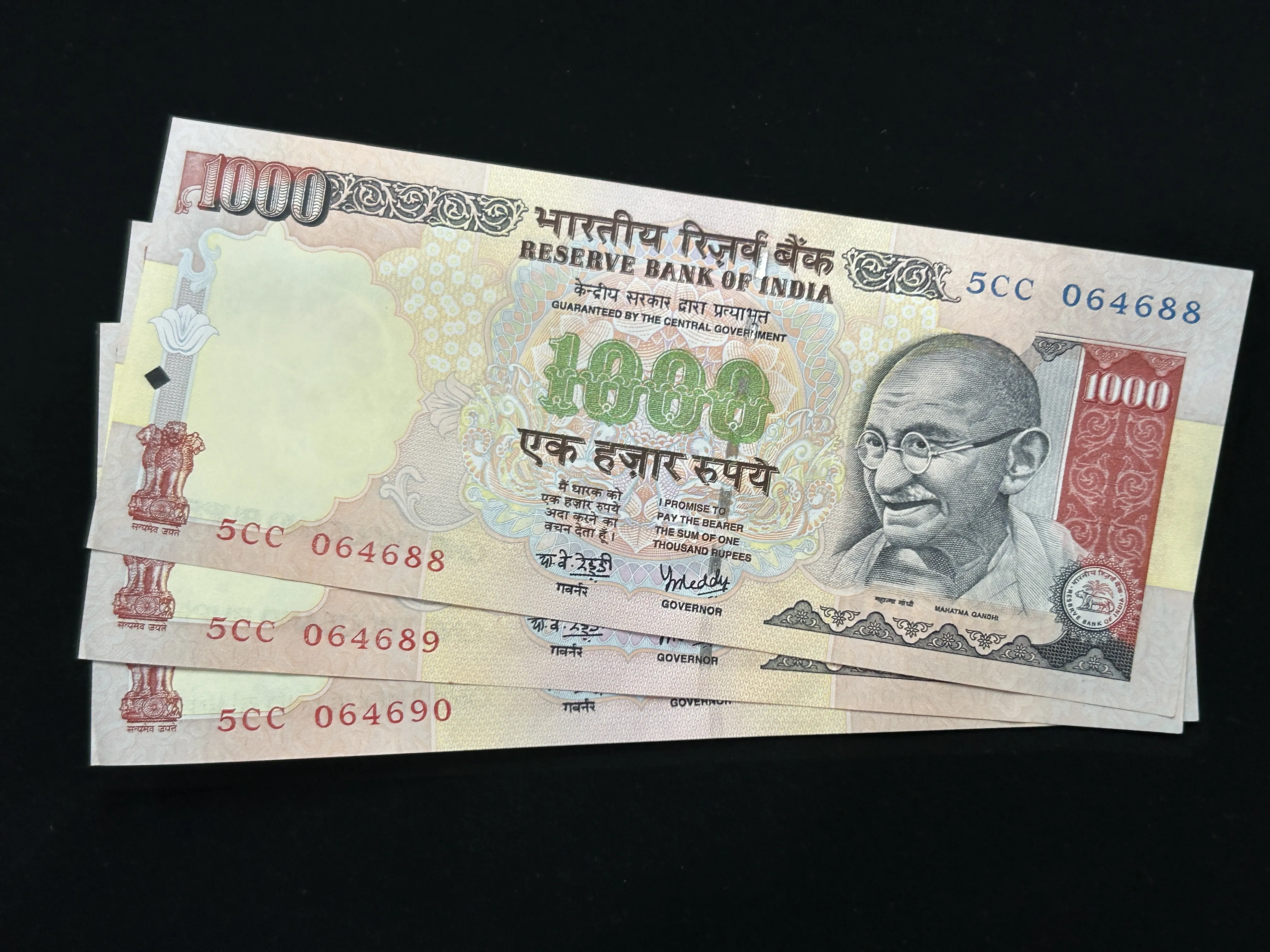 India, Rupees 1000 x 3 Consecutive Serial Number Banknotes, Sign. Y.V. Reddy, Inset Plain, (5CC 064688)