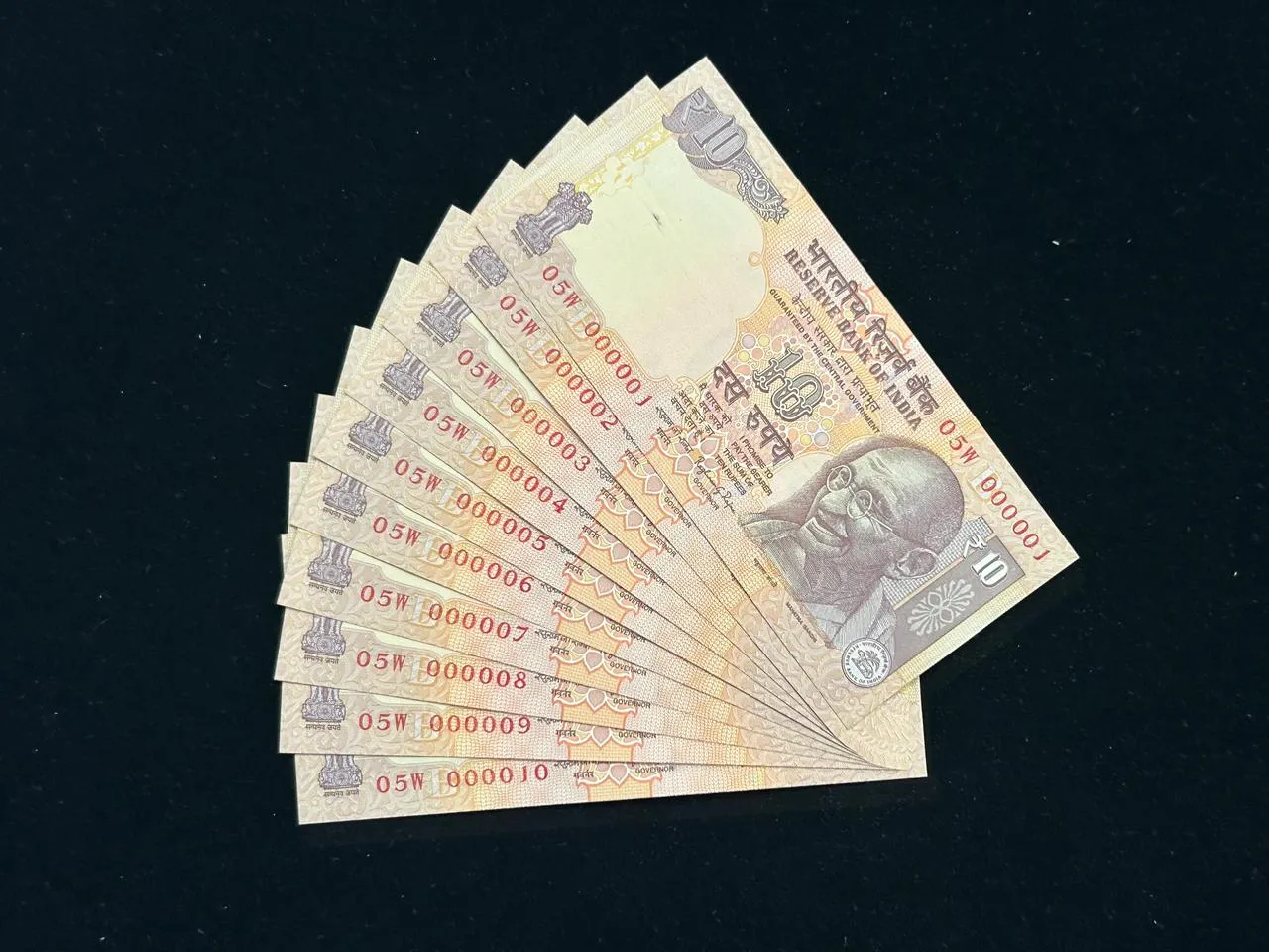 India, 2015 Rupees 10 x 10 Banknotes, Set of Lower Fancy Serial Number 05W 000001 - 05W 000010, Sign. Raghuram G. Rajan, Inset S, UNC, (05W 000001)