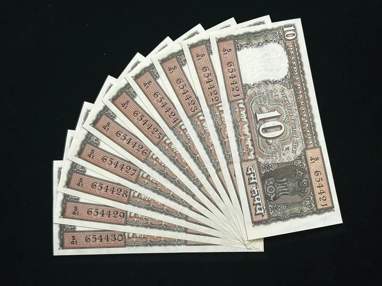 India, Rupees 10 x 10 Consecutive Serial Number Banknotes, Black Boat Issue, Sign. R.N. Malhotra, Inset G, UNC, (S41 654421)