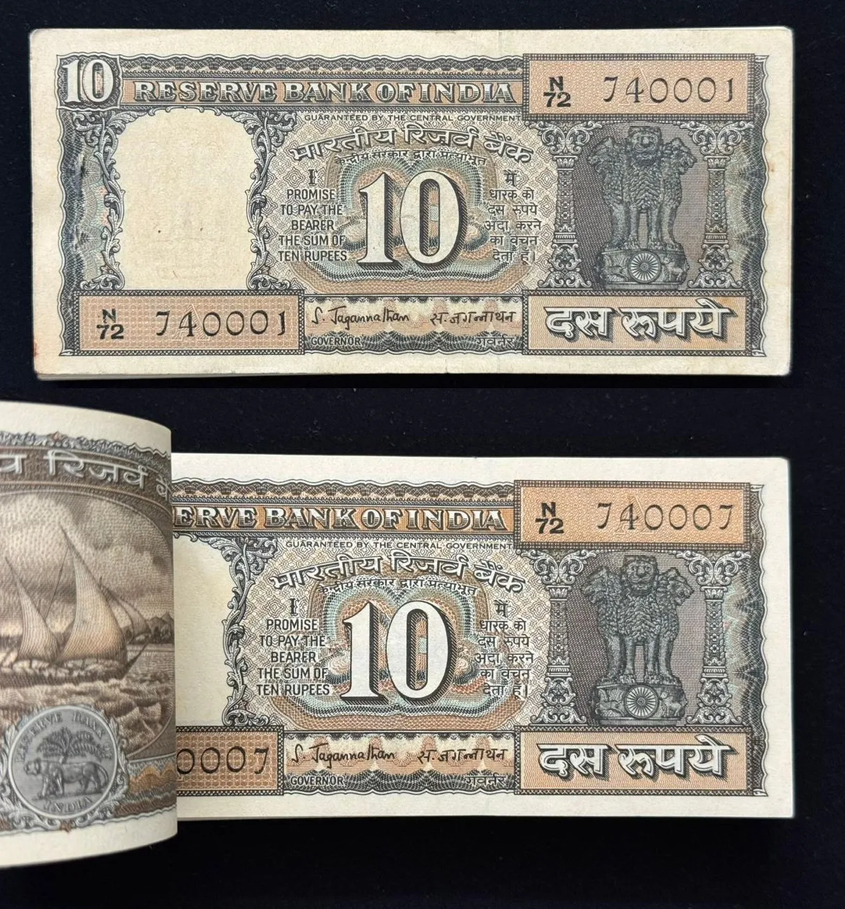 India, Rupees 10 Complete Serial Bundle of 100 Notes, Fancy Mirror Serial Number 740-047, Fancy Serial Number Ending 007 (James Bond), Black Boat Issue, Sign. S. Jagannathan, Incorrect Urdu (N72 74000