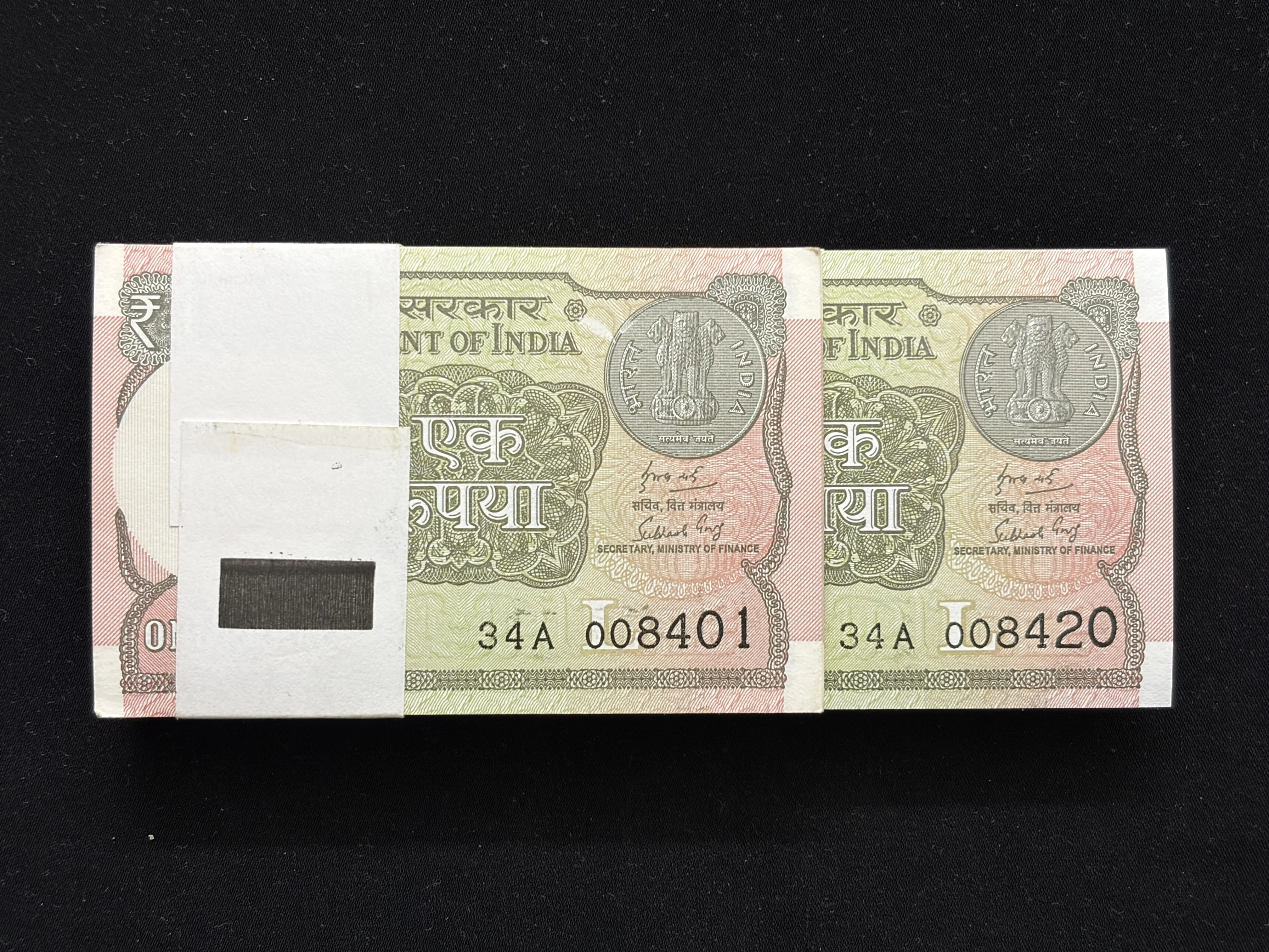 India, 2018 Rupee 1 Complete Bundle of 100 Notes, Fancy Serial Number Ending 420 & 444, Sign. Subhash Chandra Garg, Inset L, RARE, UNC, (34A 008401)