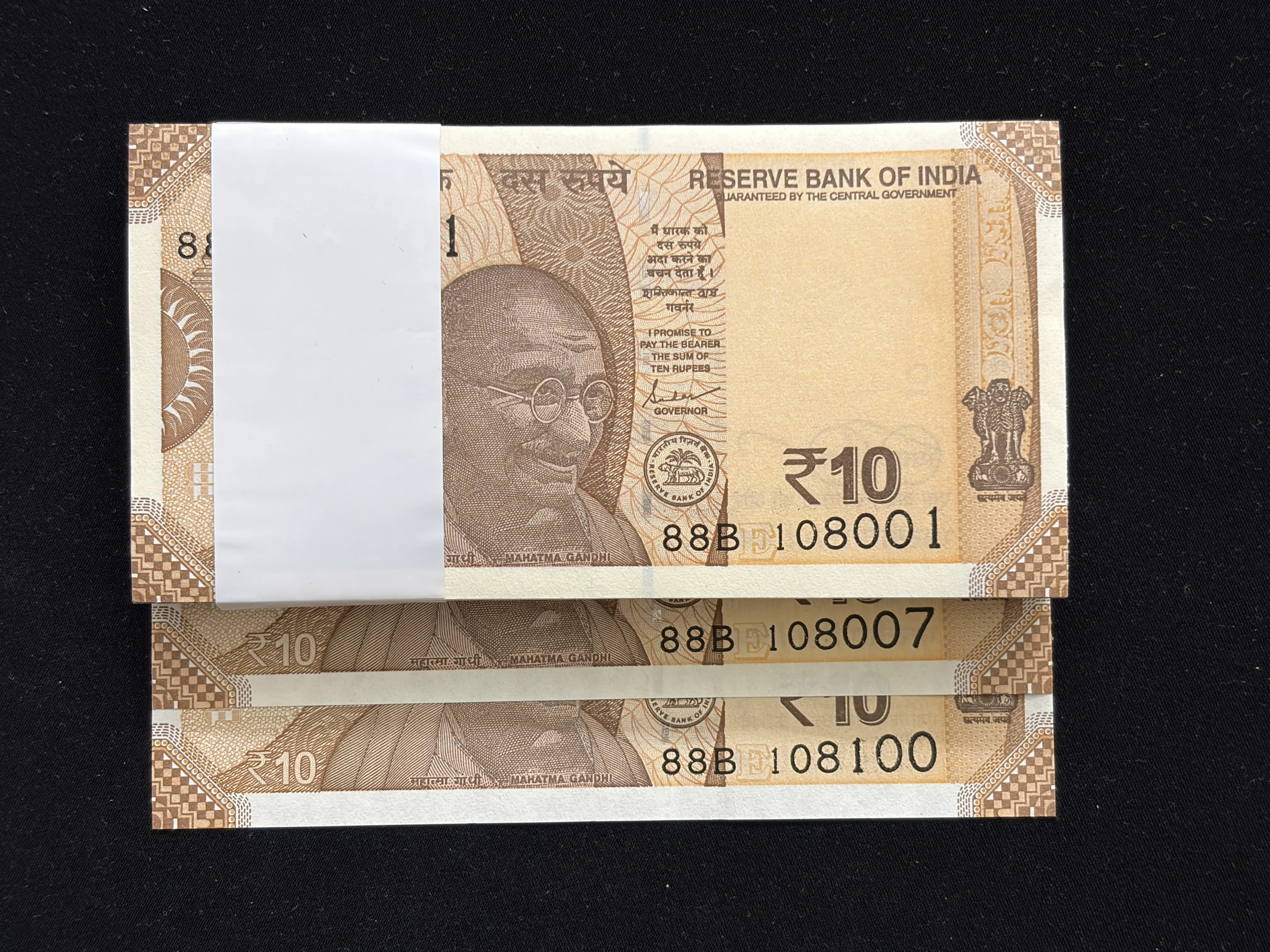 India, 2021 Rupees 10 Fancy Serial Number Starting 108 Bundle of 100 Notes, Fancy Serial Number 108-007 (James Bond) & 108-100, Sign. Shaktikanta Das, Inset E, Scare, (88B 108001)