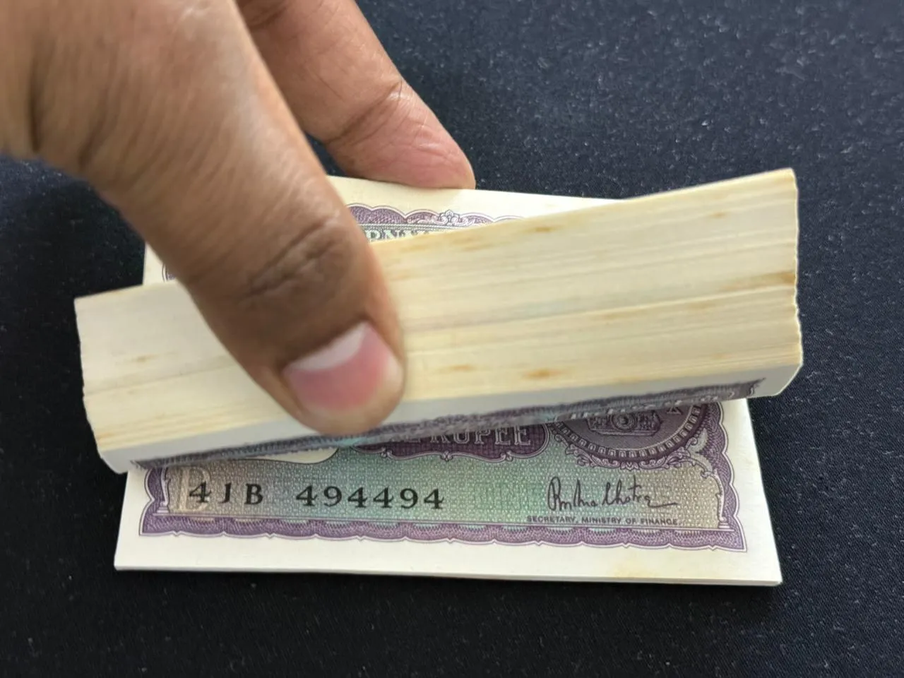 India, 1980 Rupee 1 Complete Serial Bundle of 100 Notes, Fancy Mirror & Doubling Serial Number 494-494, Fancy Serial Number 494444, Sign. R.N. Malhotra, Inset B, UNC, (41B 494401)