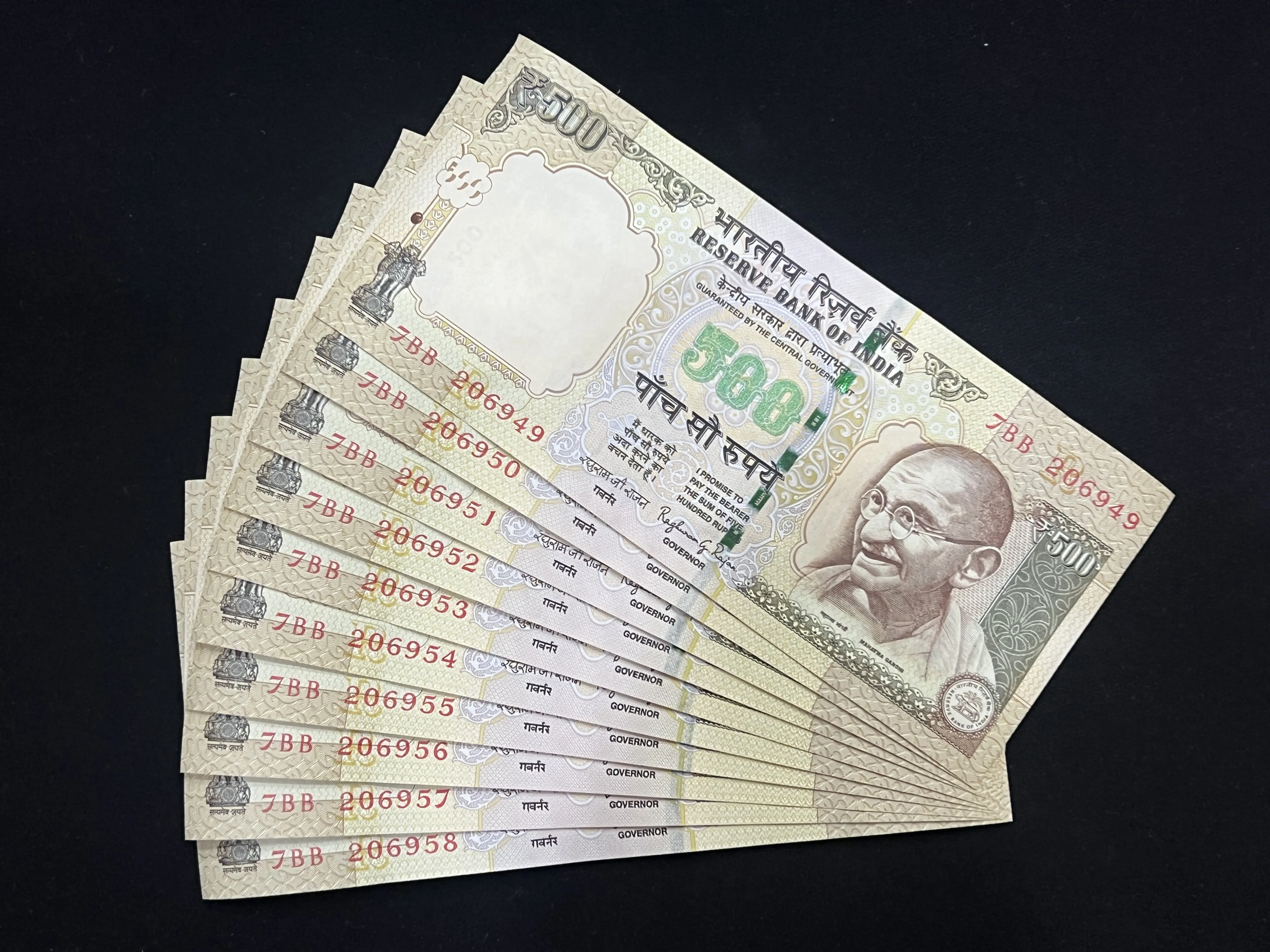 India, 2014 Rupees 500 x 10 Consecutive Serial Number Banknotes, Sign. Raghuram G. Rajan, Inset R, UNC (7BB 206949)