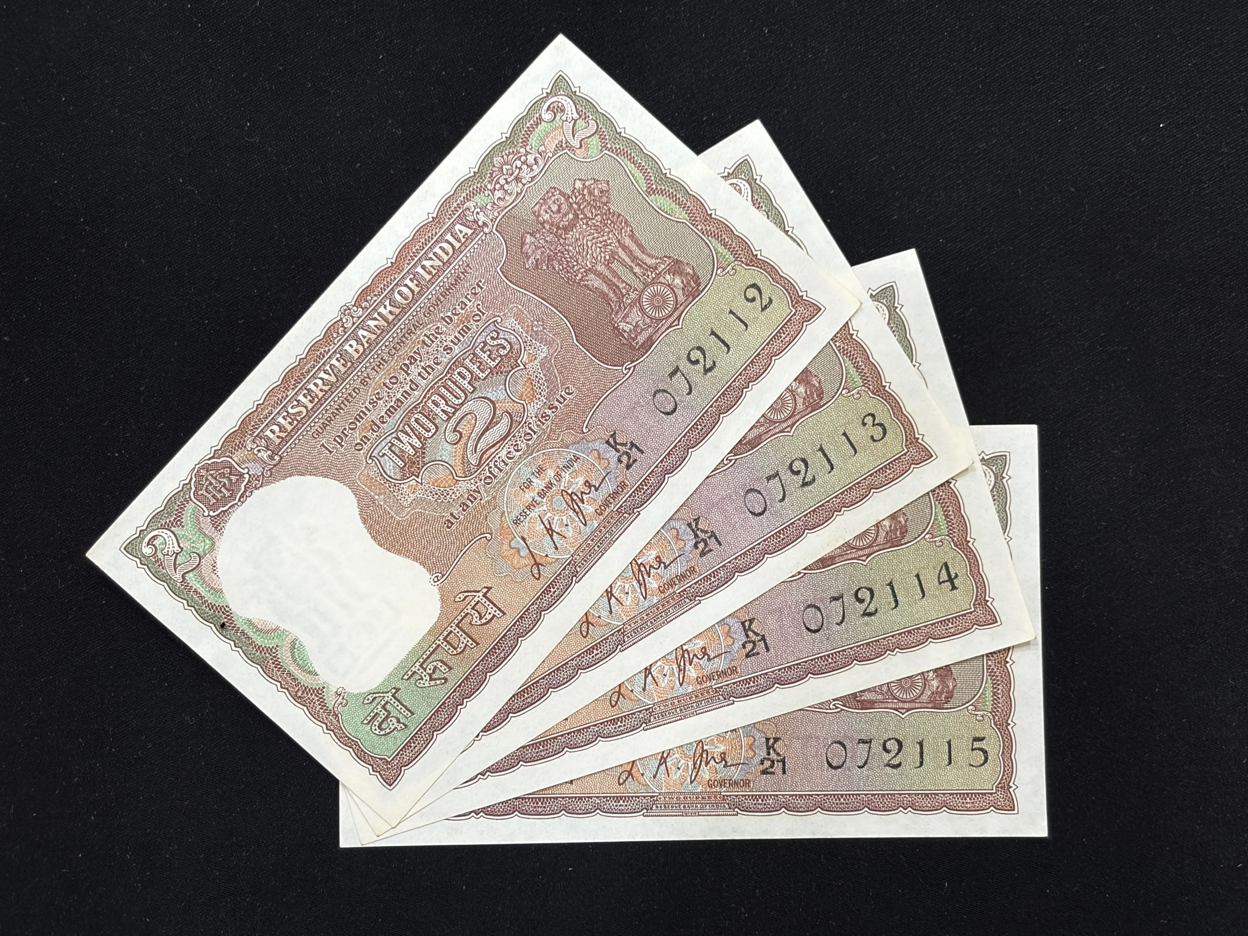 India, Rupees 2 x 4 Consecutive Serial Number Banknotes, Diamond Issue, Sign. L.K. Jha, UNC, (K21 072112)