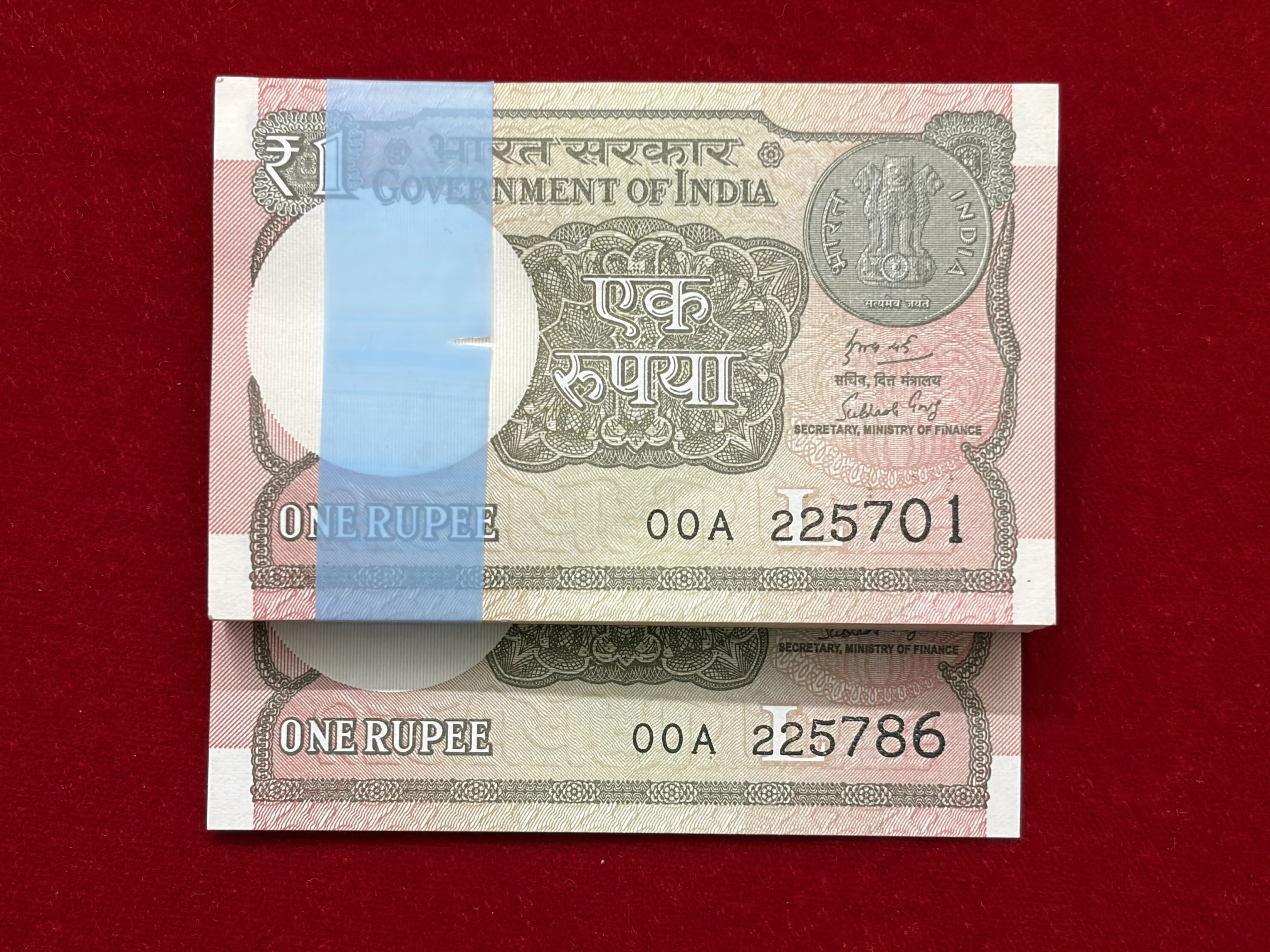 India, 2018 Rupee 1 Complete Serial Bundle of 100 Banknotes, Holy Fancy Serial Number Ending 786, Sign. Subhash Chandra Garg, Inset L, UNC, Prefix 00A, RARE, (00A 225701)