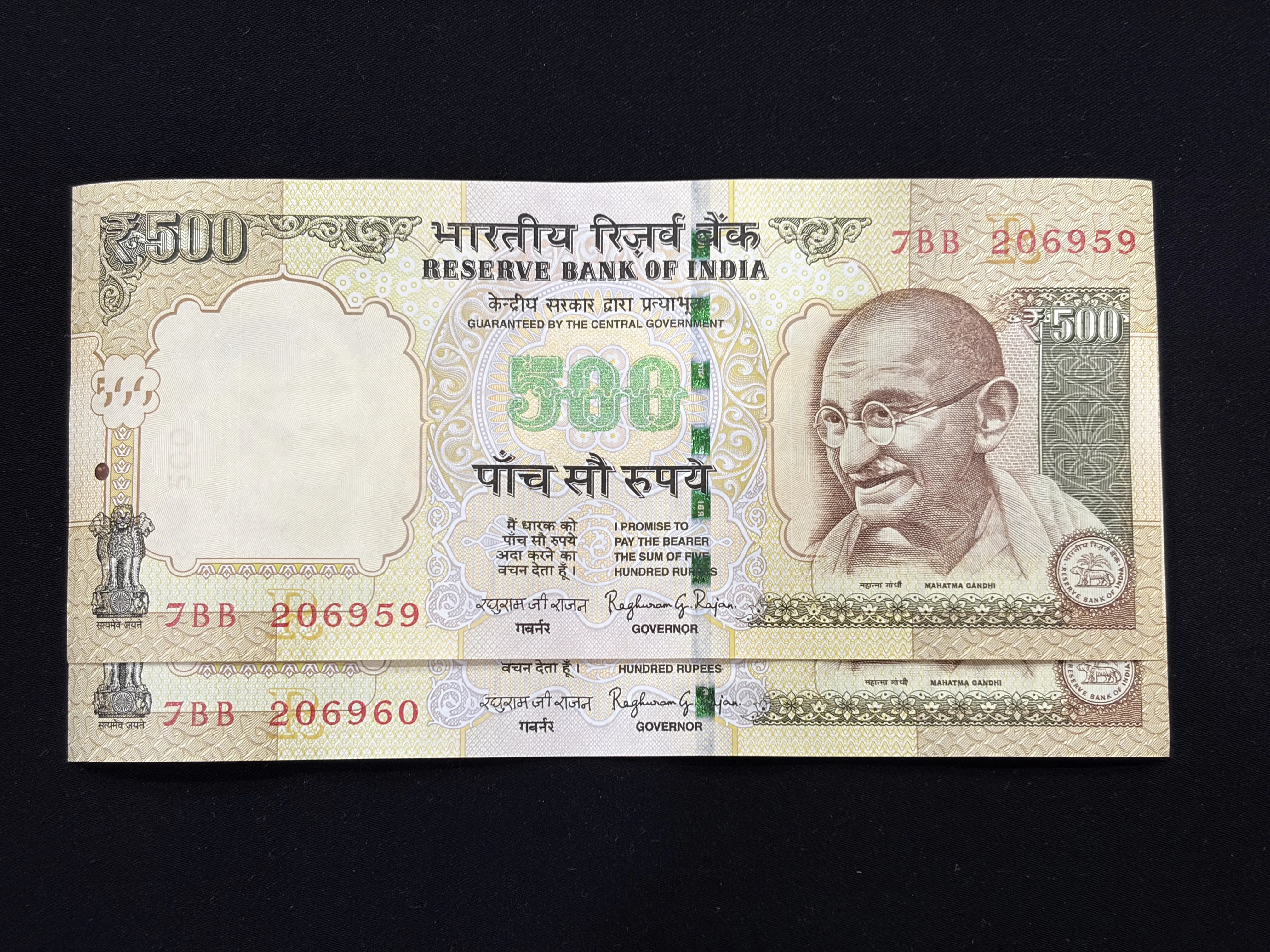 India, 2014 Rupees 500 x 2 Consecutive Serial Number Banknotes, Sign. Raghuram G. Rajan, Inset R, UNC (7BB 206959)