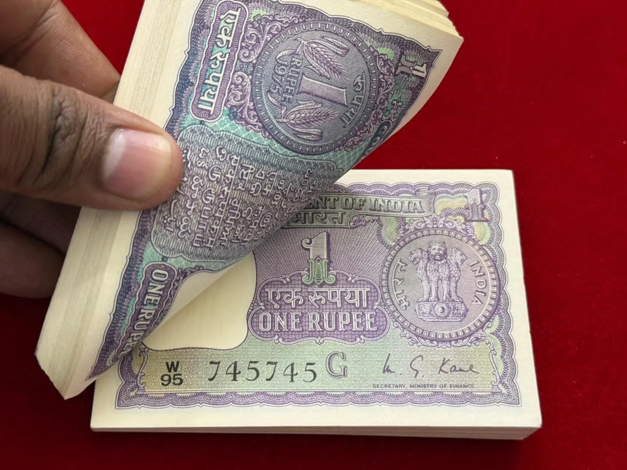 India, 1975 Rupee 1 Complete Serial Bundle of 100 Notes, Fancy Doubling Serial Number 745-745, Holy Fancy Serial Number Ending 786, Sign. M. G. Kaul, Inset G, UNC, (W95 745701)