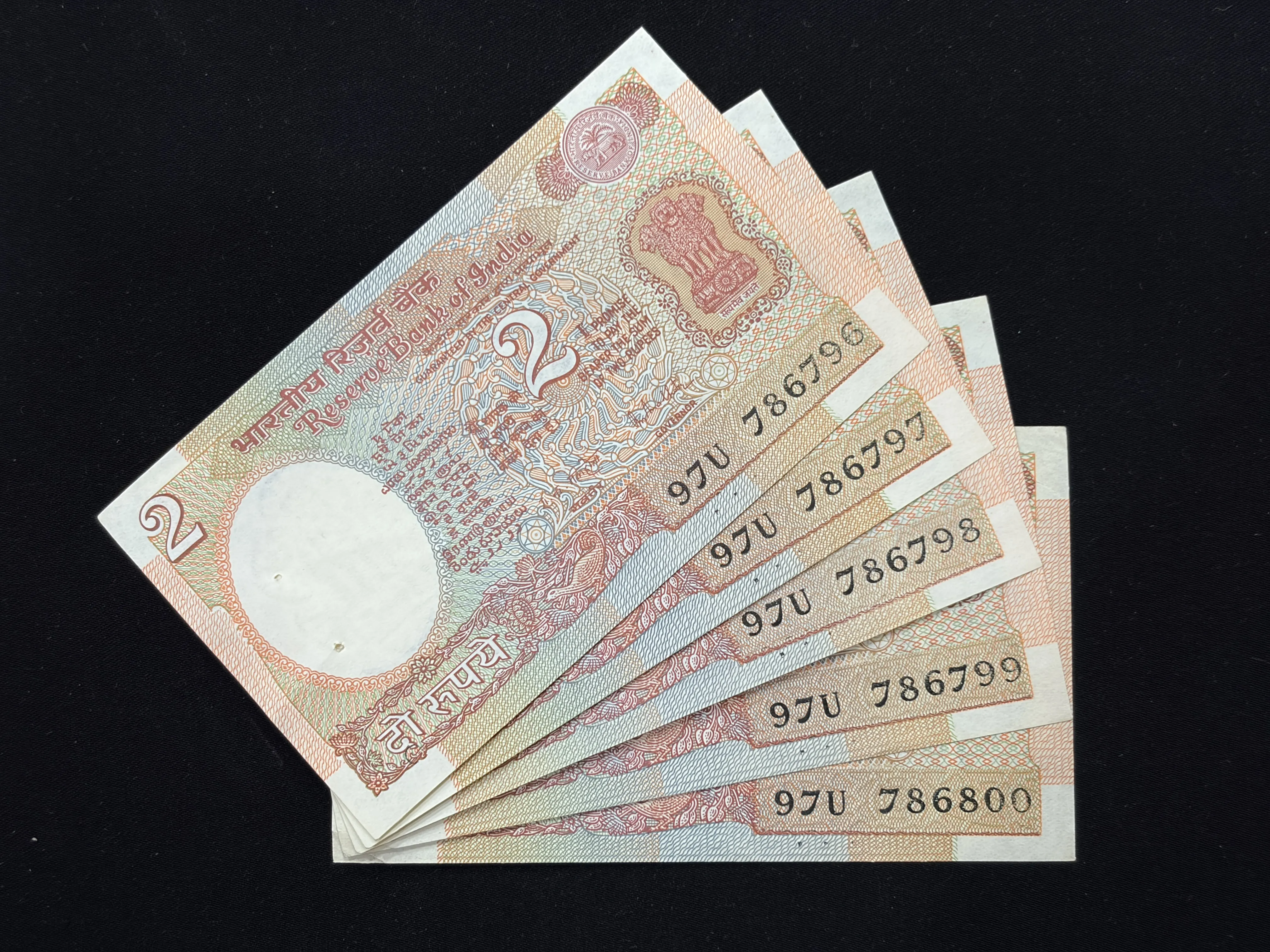 India, 1988 Rupees 2 x 5 Consecutive Serial Number Banknotes, Holy Fancy Serial Number Starting 786, Satellite Issue, Sign. R.N. Malhotra, Inset Plain, UNC, (97U 786796)