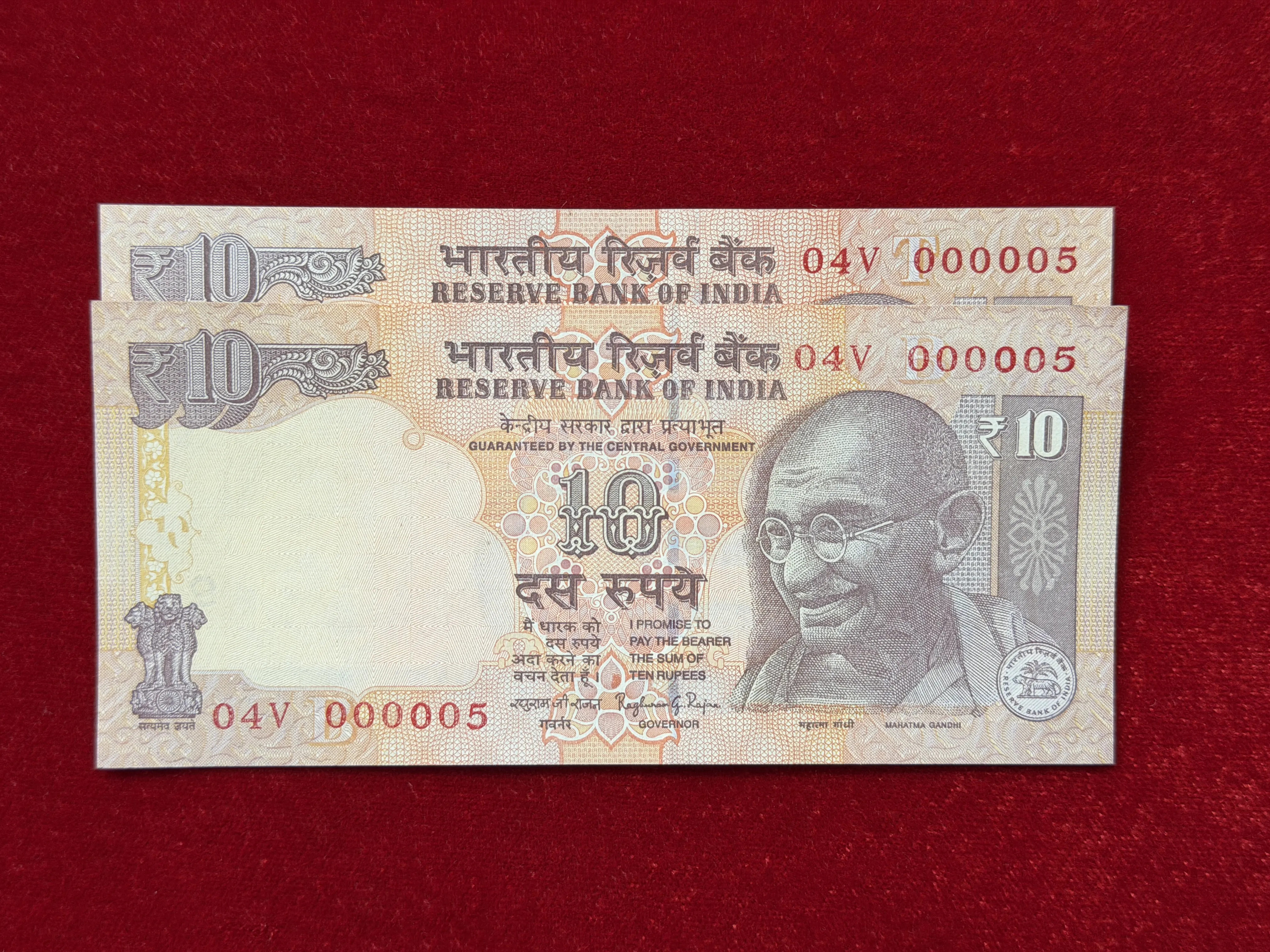India, 2015 Rupees 10 x 2 Banknotes, Pair of Same Prefix & Same Lower Fancy Serial Number 04V - 000005, Sign. Raghuram G. Rajan, UNC, (04V 000005)