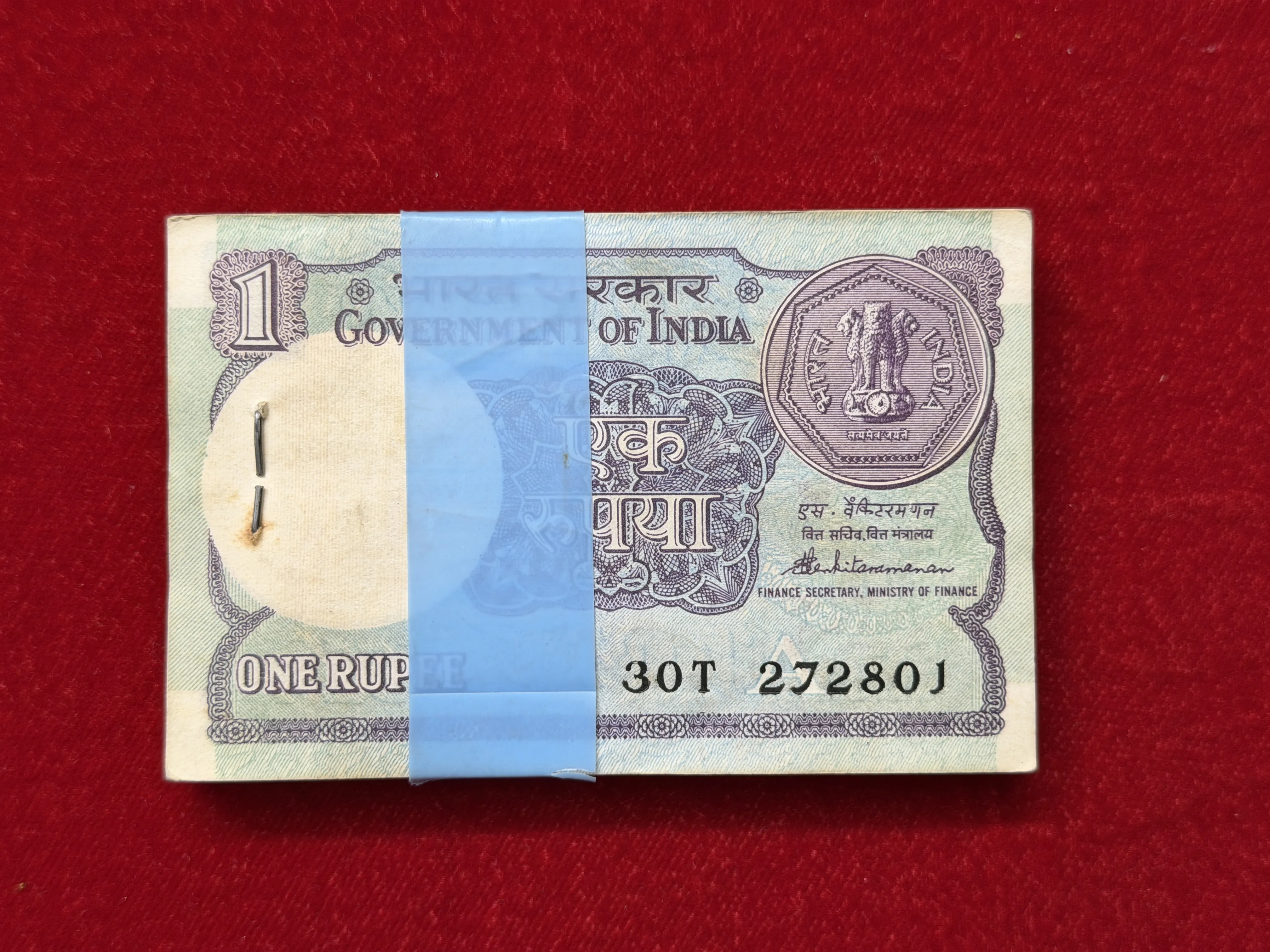 India, 1988 Rupee 1 Complete Serial Bundle of 100 Banknotes, Super Fancy Ladder Serial Number 30 - 27-28-29, Sign. S. Venkitaramanan, Letter A, UNC, (30T 272801)