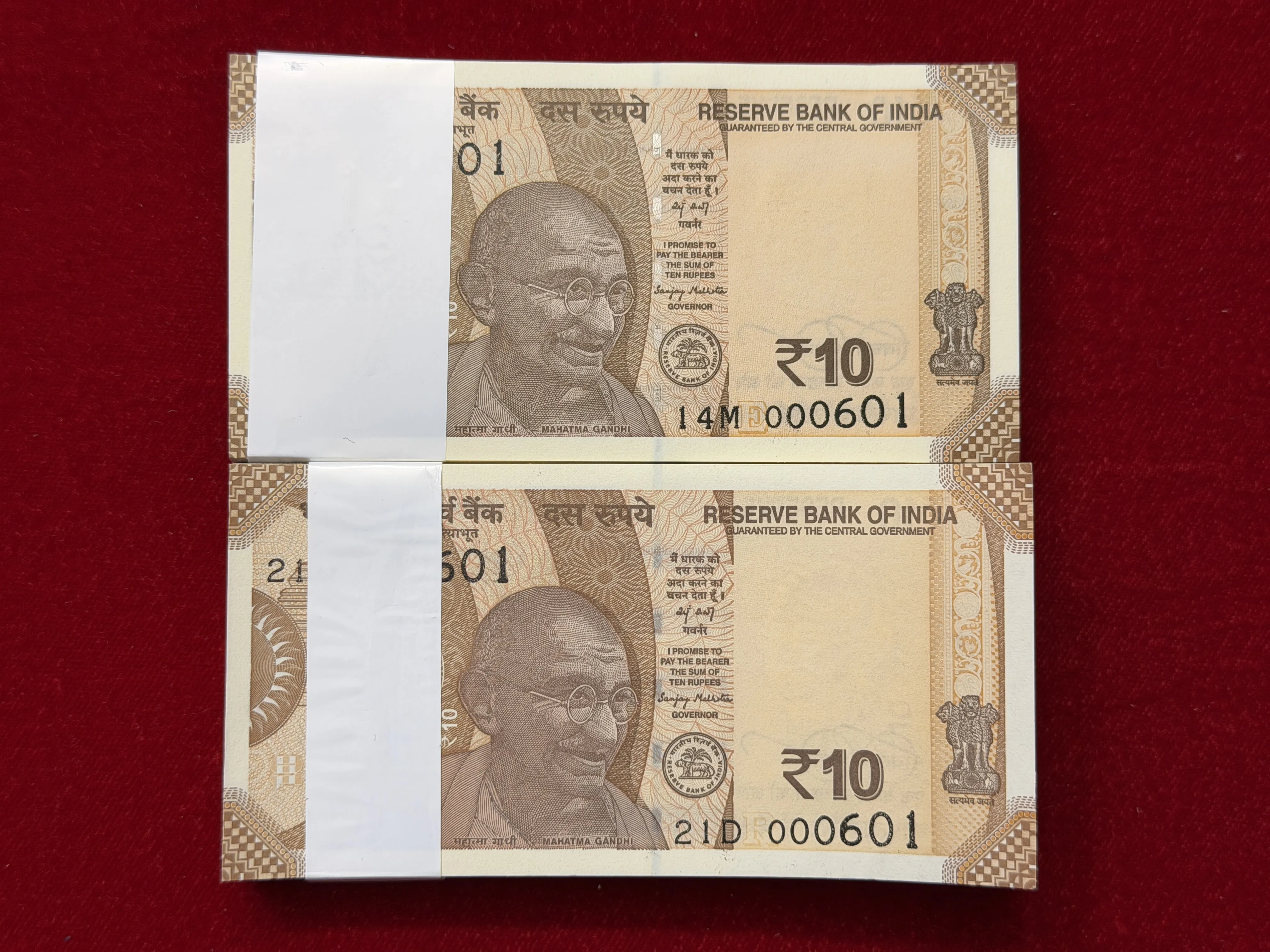 India, 2025 Rupees 10 x 2 Complete Serial Bundle of 100 Notes, Pair of Same Lower Fancy Serial Bundle 000-601, Holy Fancy Serial Number 000-687 (Reverse 786), Sign. Sanjay Malhotra, UNC, (14M 000601)