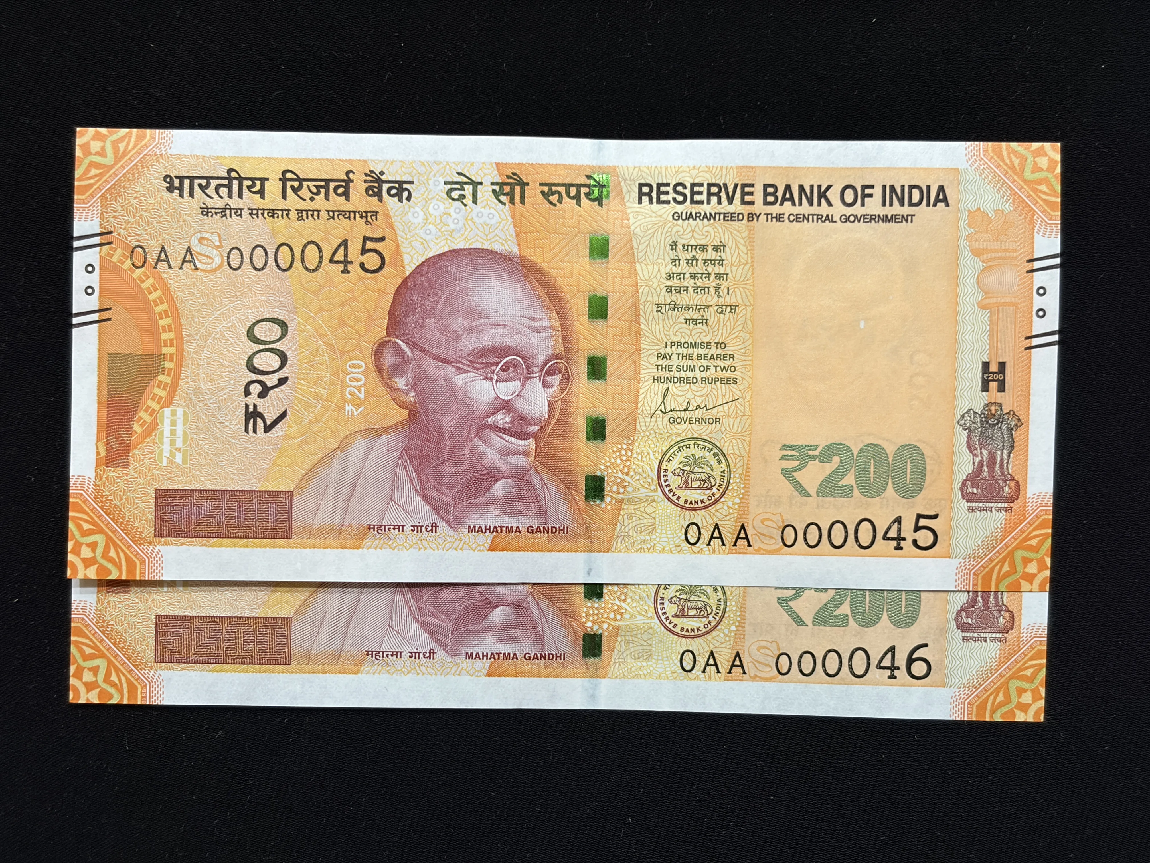 India, 2022 Rupees 200 x 2 Consecutive Serial Banknotes, Set Of Super Duper Lower Fancy Serial Number 0AA 000045 - 0AA 000046 (Prefix 0AA), Sign. Shaktikanta Das, Inset S, UNC (0AA 000045)