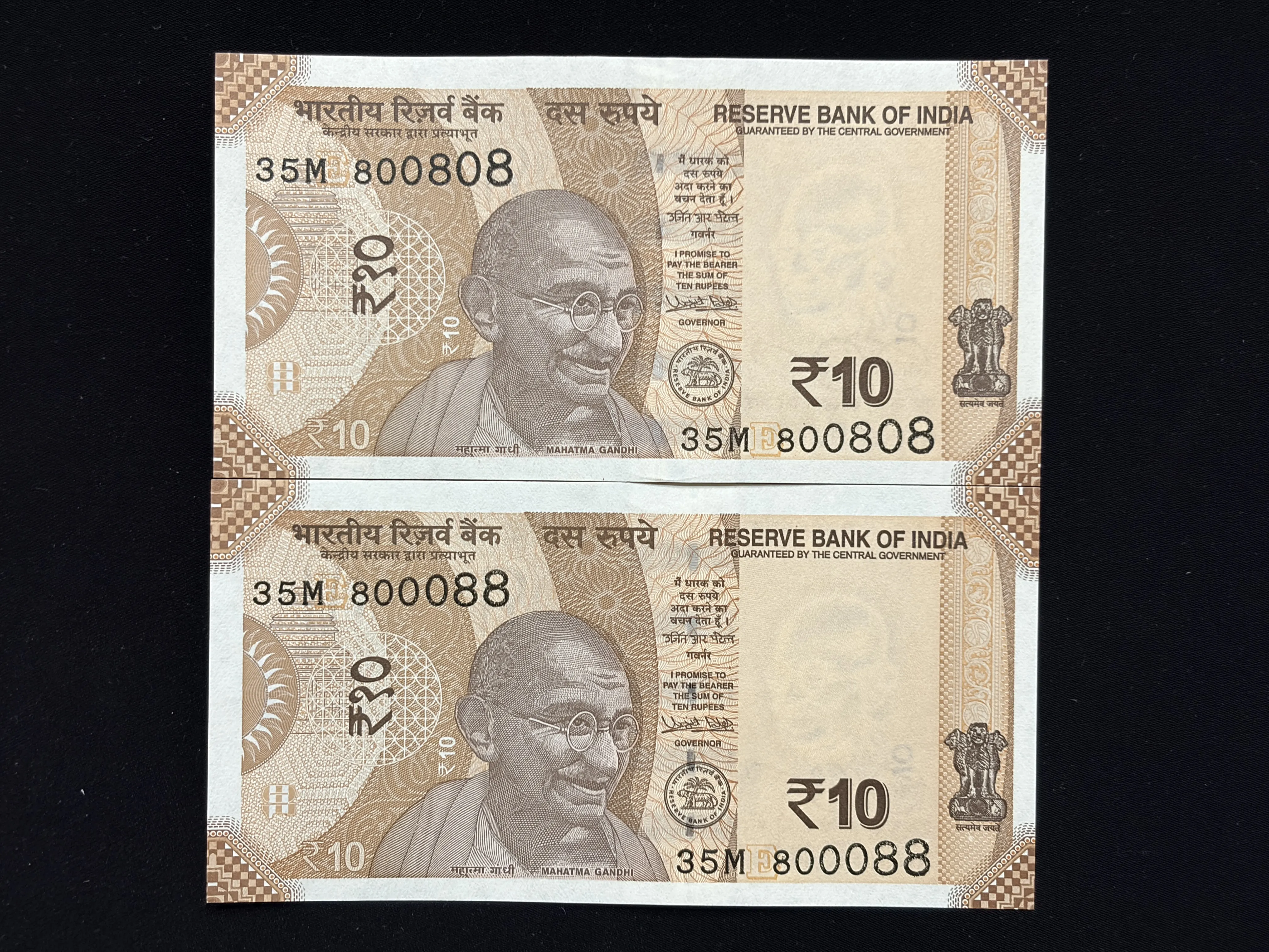 India, 2018 Rupees 10 x 2 Banknotes, Pair of Fancy Serial Number 0 Mixing 8, Sign. Urjit R. Patel, Inset E, UNC, (35M 800808)
