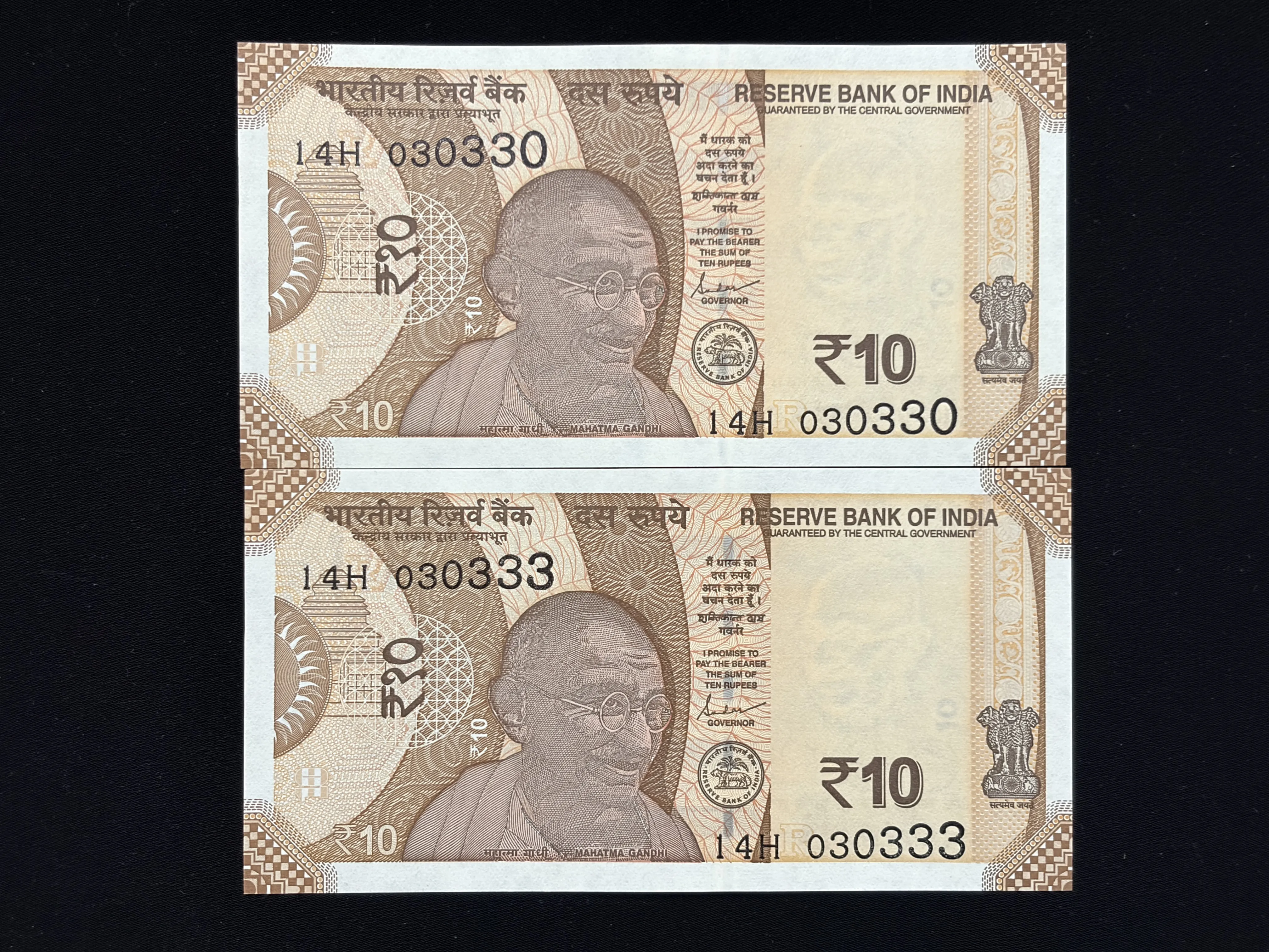 India, 2019 Rupees 10 x 2 Banknotes, Pair of Fancy Serial Number 0 Mixing 3, Sign. Shaktikanta Das, Inset R, UNC, (14H 030330)