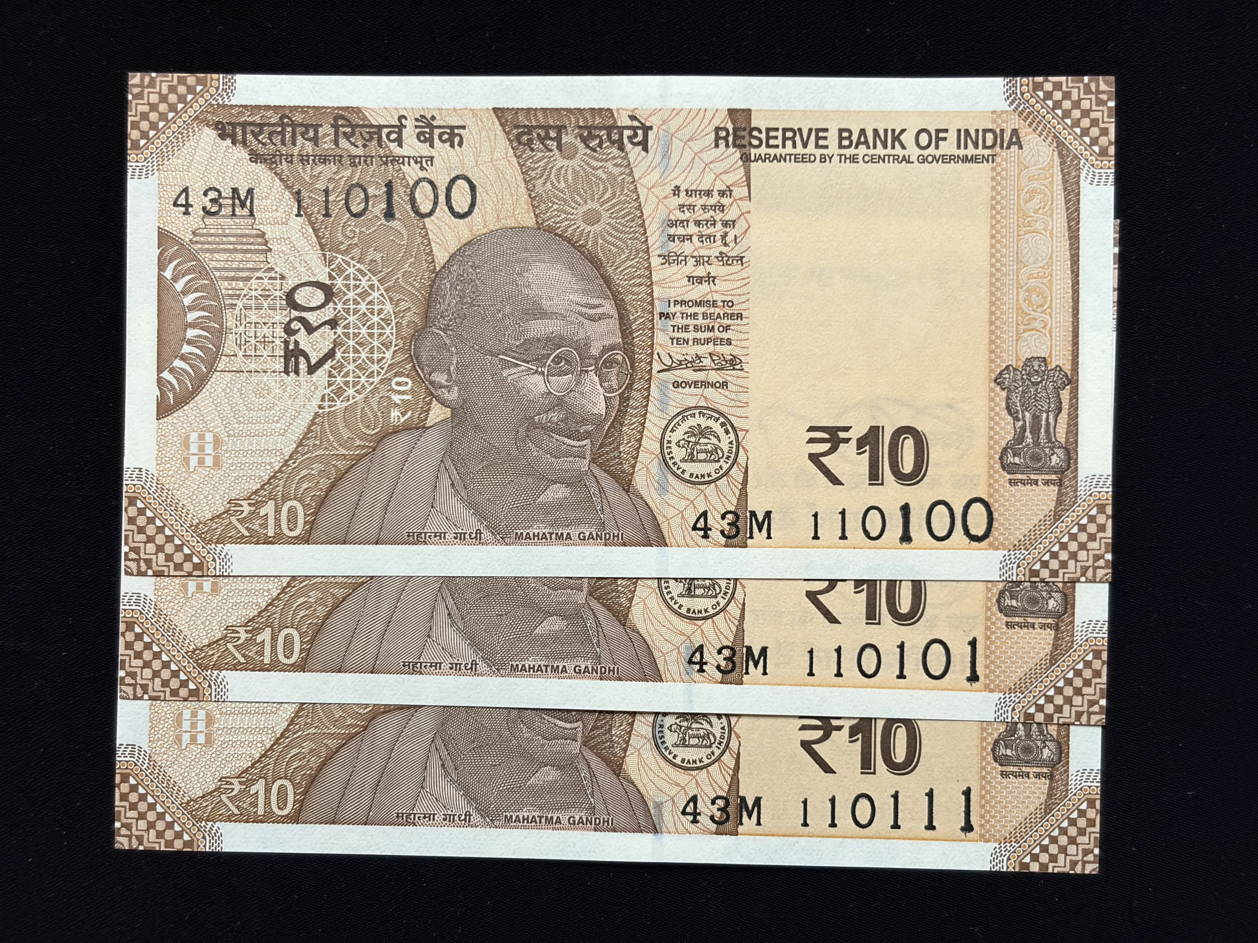 India, 2018 Rupees 10 x 3 Banknotes, Set of Fancy Serial Number 0 Mixing 5, Sign. Urjit R. Patel, Inset Plain, UNC, (43M 110100)