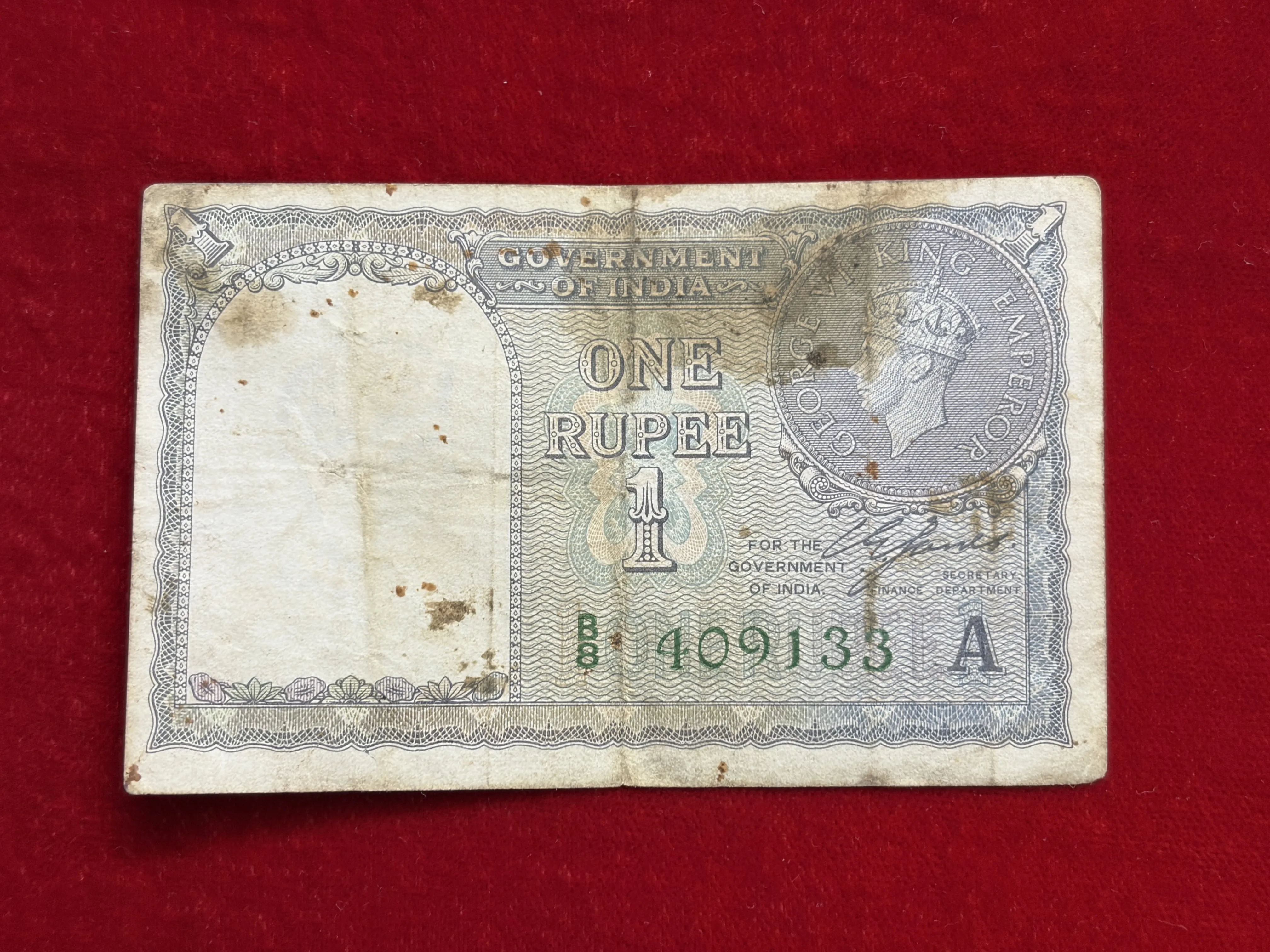 British India, 1940 Rupees 1 Banknote, King George VI (KG VI), Sign. C.E. Jones, Inset Plain, (B8 409133)