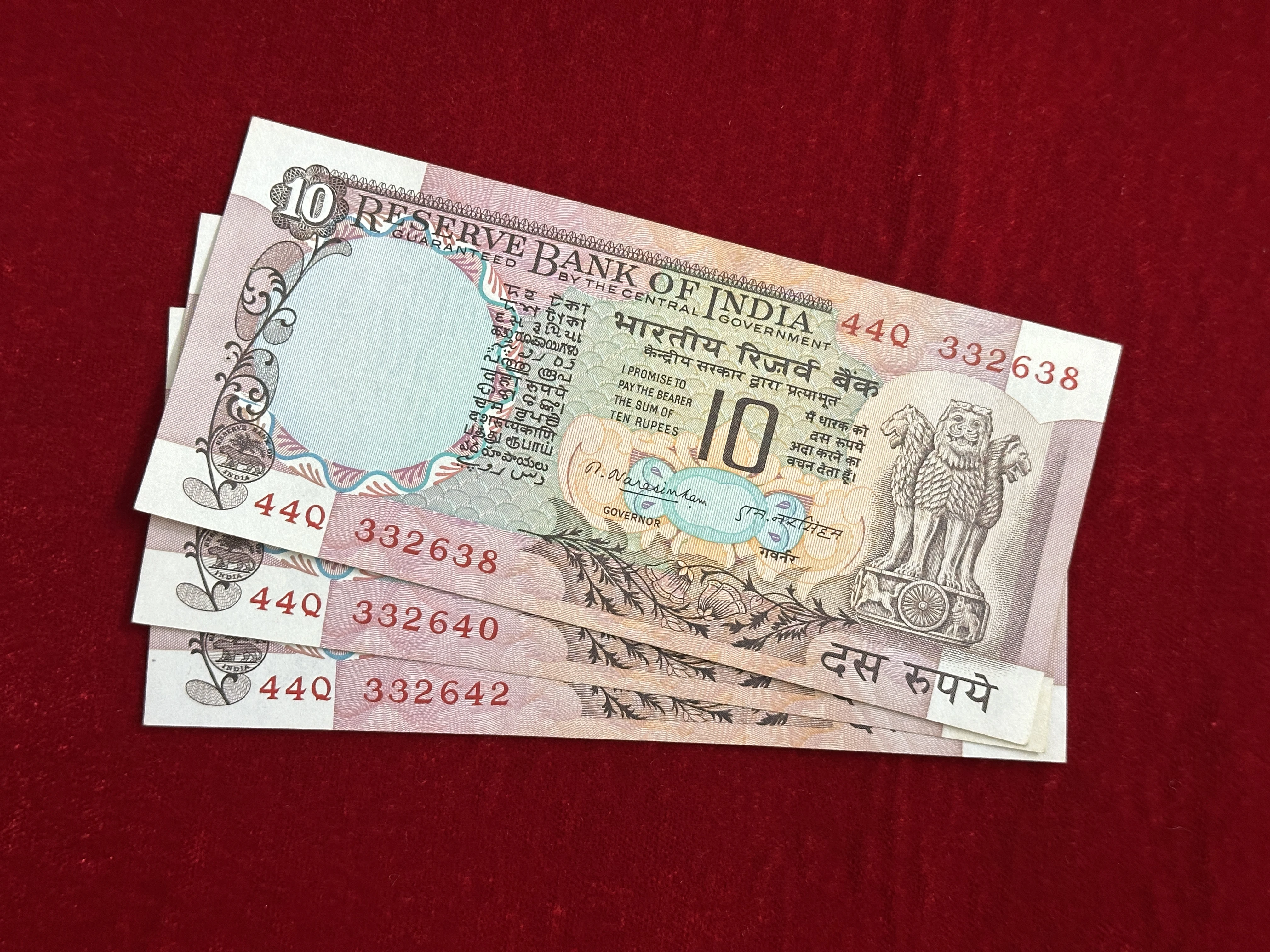 India, 1977 Rupees 10 x 3 Consecutive Serial Number Banknotes, Peacock Issue, Sign. M. Narasimham, Inset Plain, UNC, RARE, (44Q 332638)