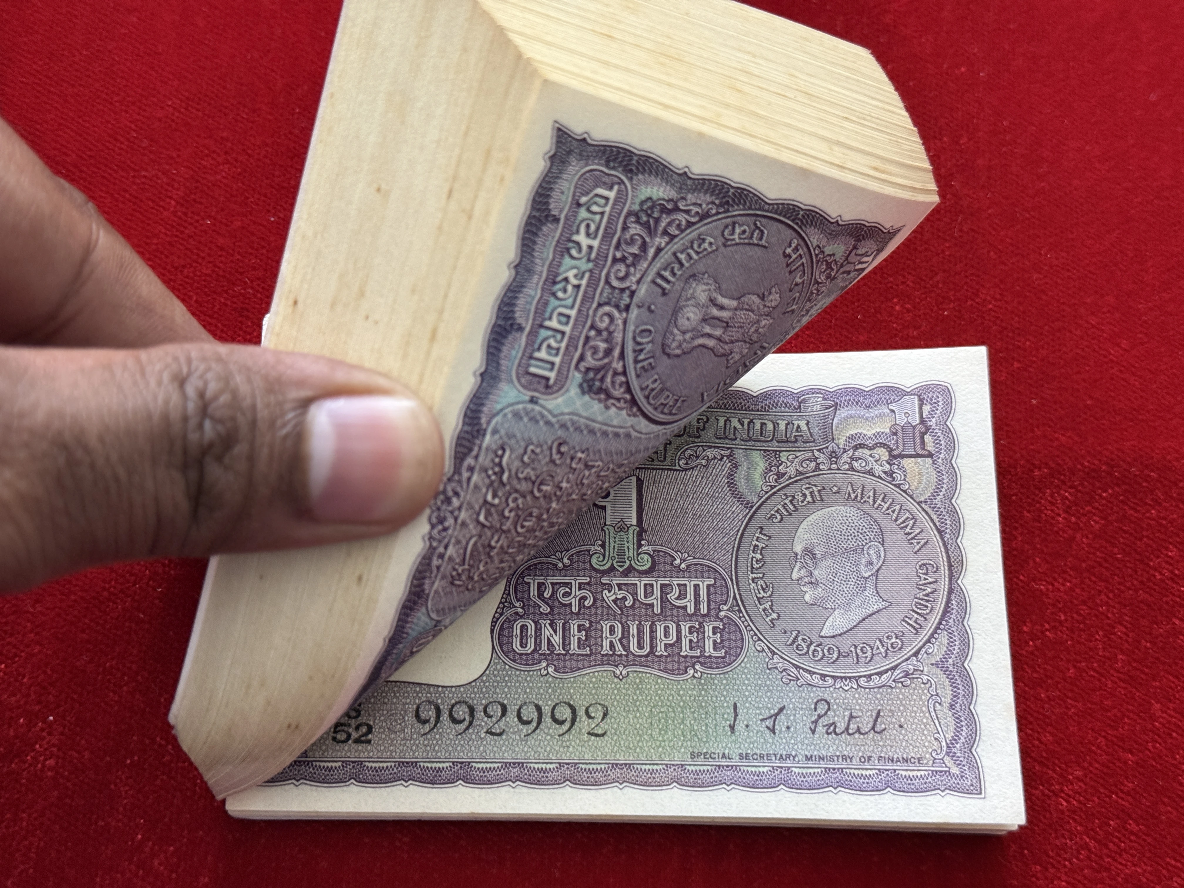 India, 1969 Rupee 1 Complete Bundle of 100 Banknote, Fancy Doubling Serial Number 992-992, Gandhi Issue, Sign. I.G. Patel, UNC, RARE, (S52 992901)