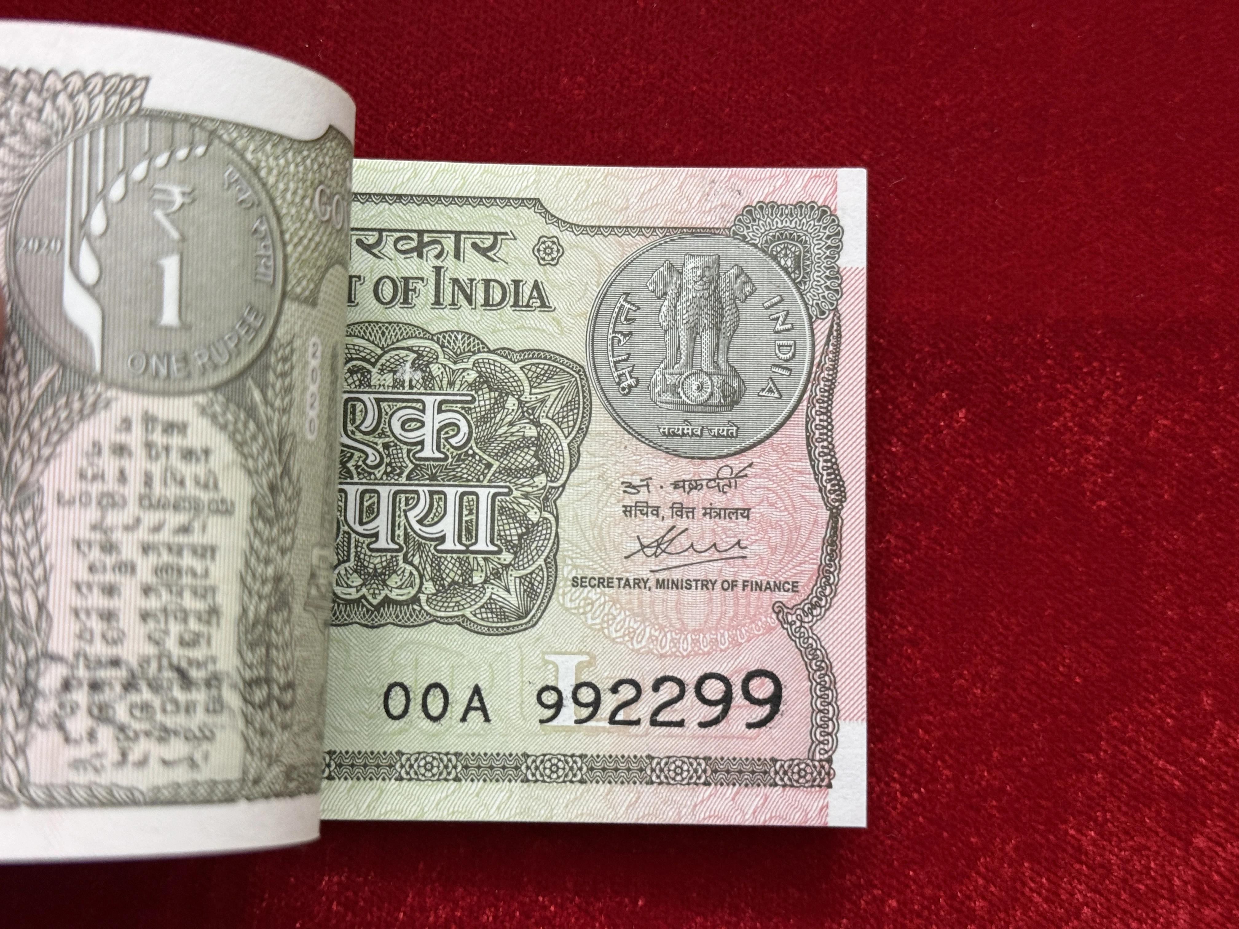 India, 2020 Rupee 1 Complete Serial Bundle of 100 Notes, Fancy Mirror Serial Number 992-299, Holy Fancy Serial Number Ending 214 (RAM), Prefix 00A, Sign. Atanu Chakraborty, UNC, Scare, (00A 992201)