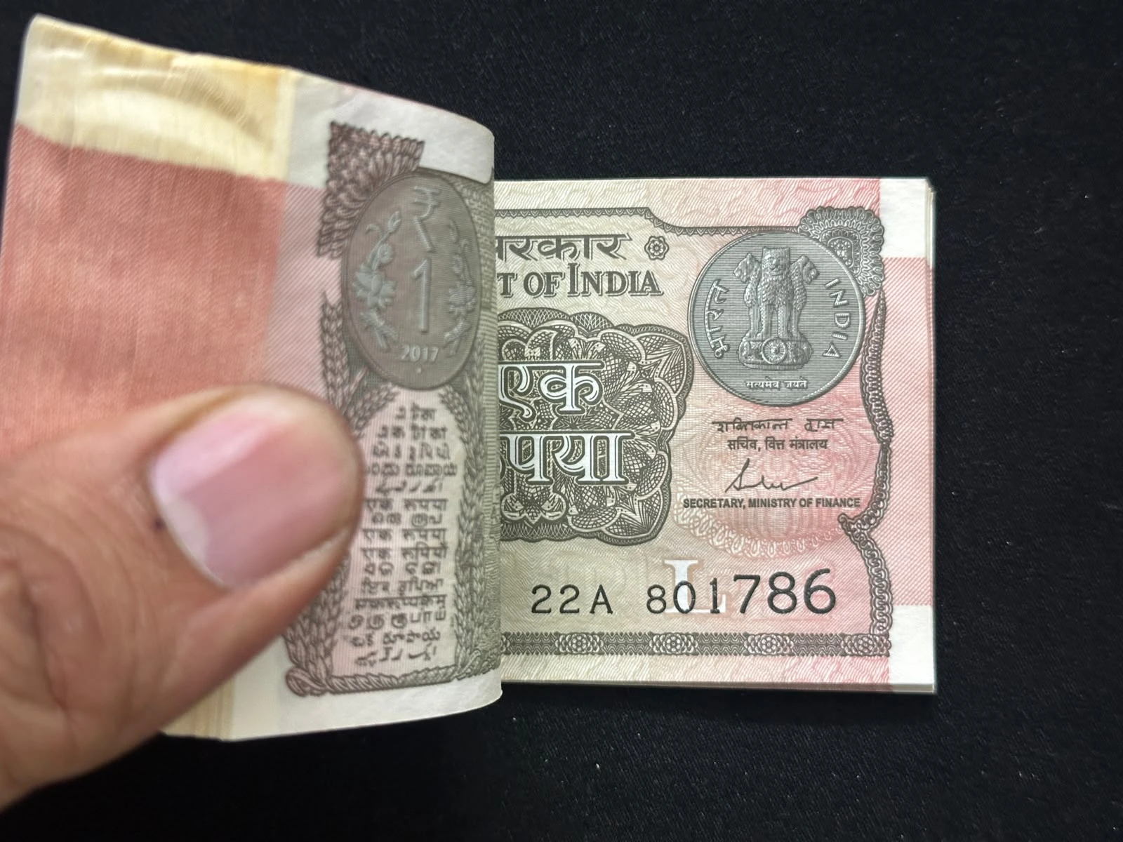 India, 2017 Rupee 1 Complete Serial Bundle of 100 Note, Holy Fancy Serial Number Ending 786, Sign. Shaktikanta Das, Inset L, UNC, (22A 801701)