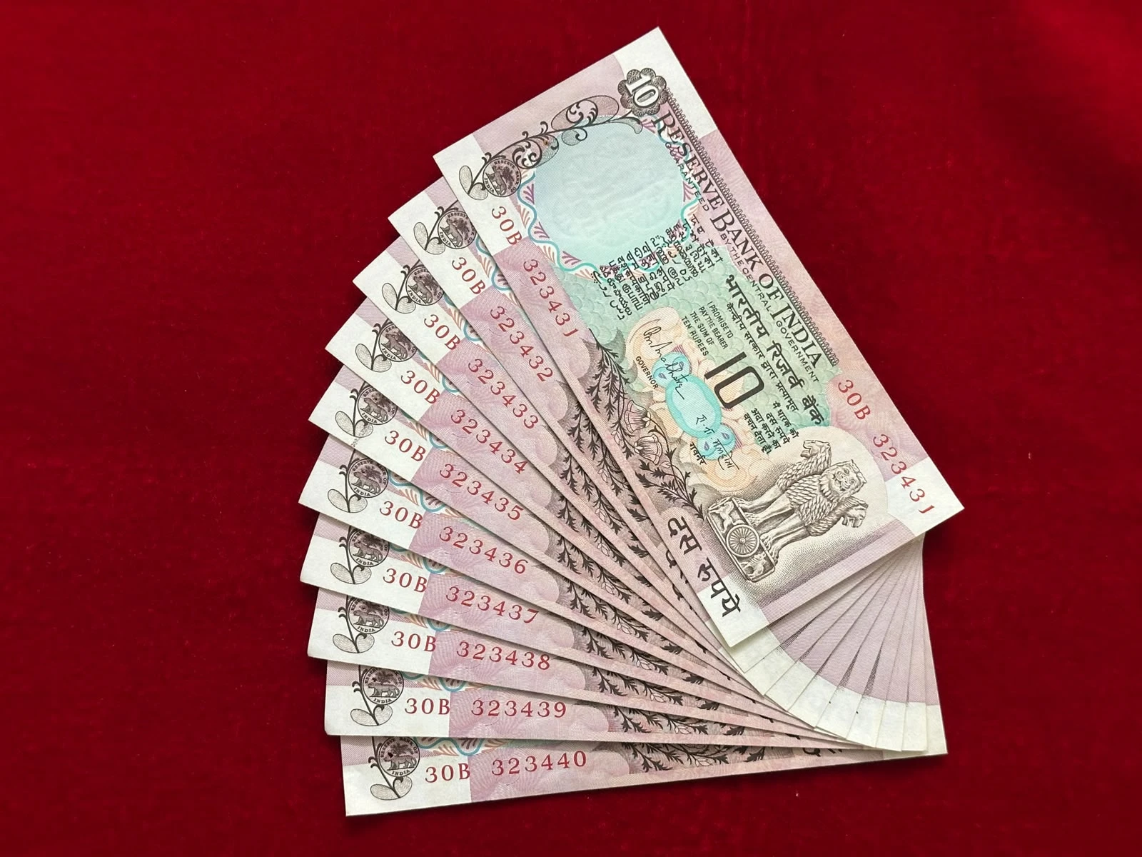 India, Rupees 10 x 10 Consecutive Serial Banknotes, Peacock Issue , Sign. R.N. Malhotra, Inset C, UNC, (30B 323431)