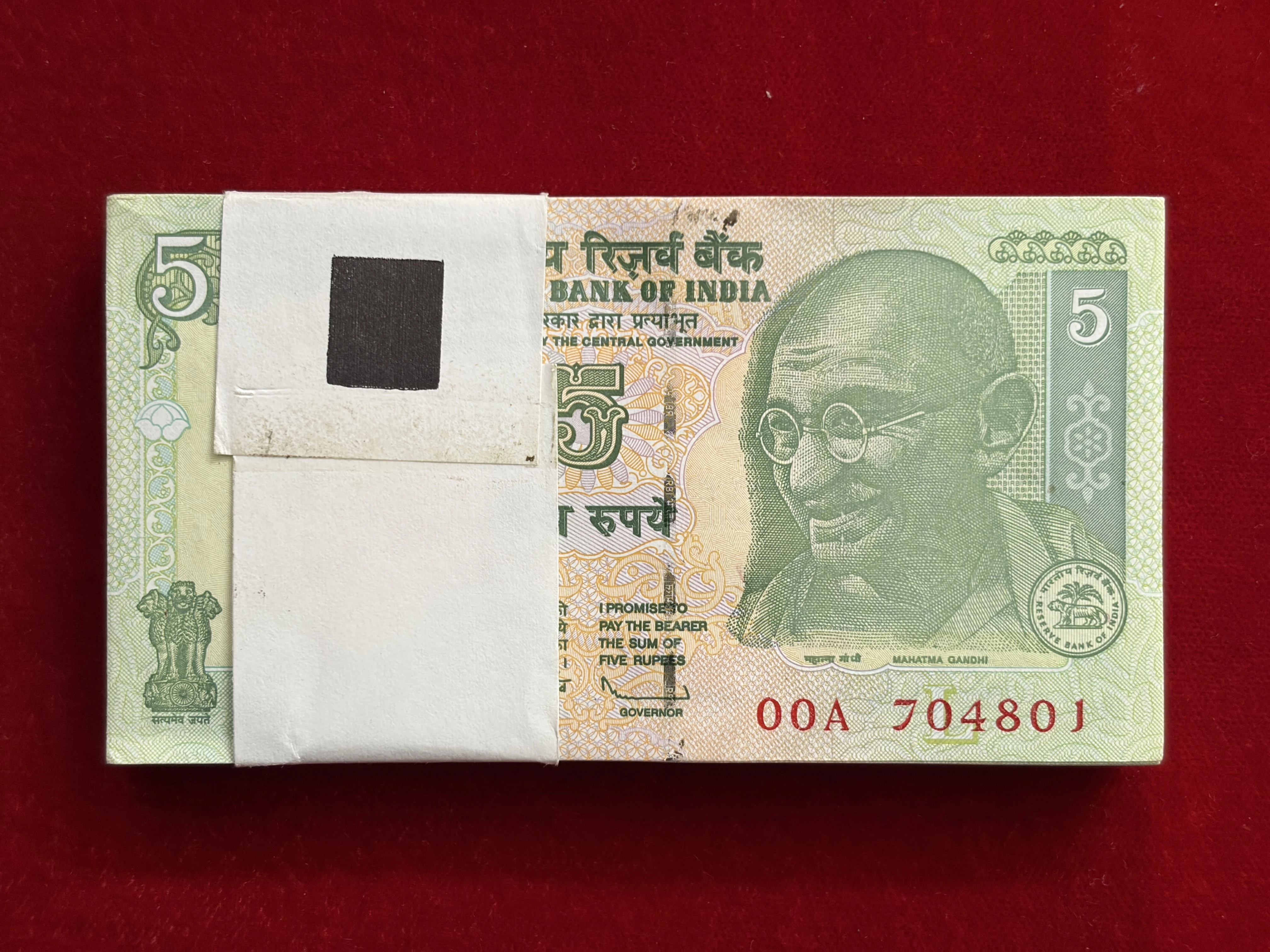 India, 2009 Rupees 5 Complete Serial Bundle of 100 Banknotes, Fancy Serial Number Ending 888 - Prefix 00A, Sign. D. Subbarao, Inset L, UNC, Scare, (00A 704801)