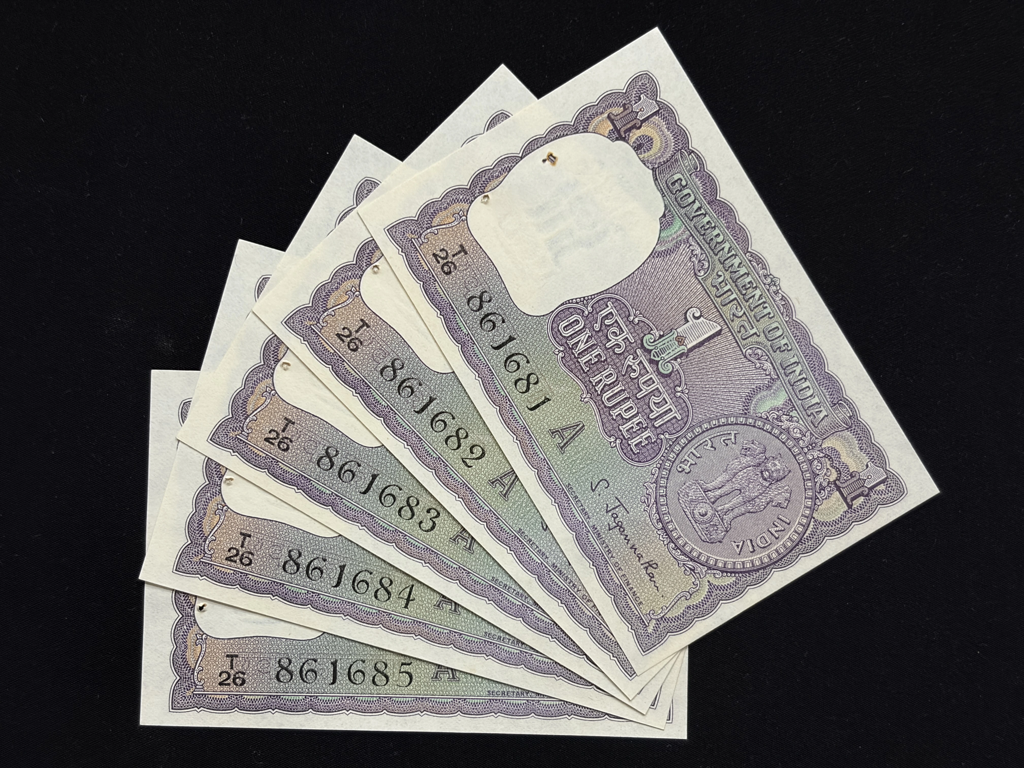 India, 1967 Rupee 1 x 5 Consecutive Serial Number Banknote, Sign. S. Jagannathan, Inset A, UNC, (T26 861681)