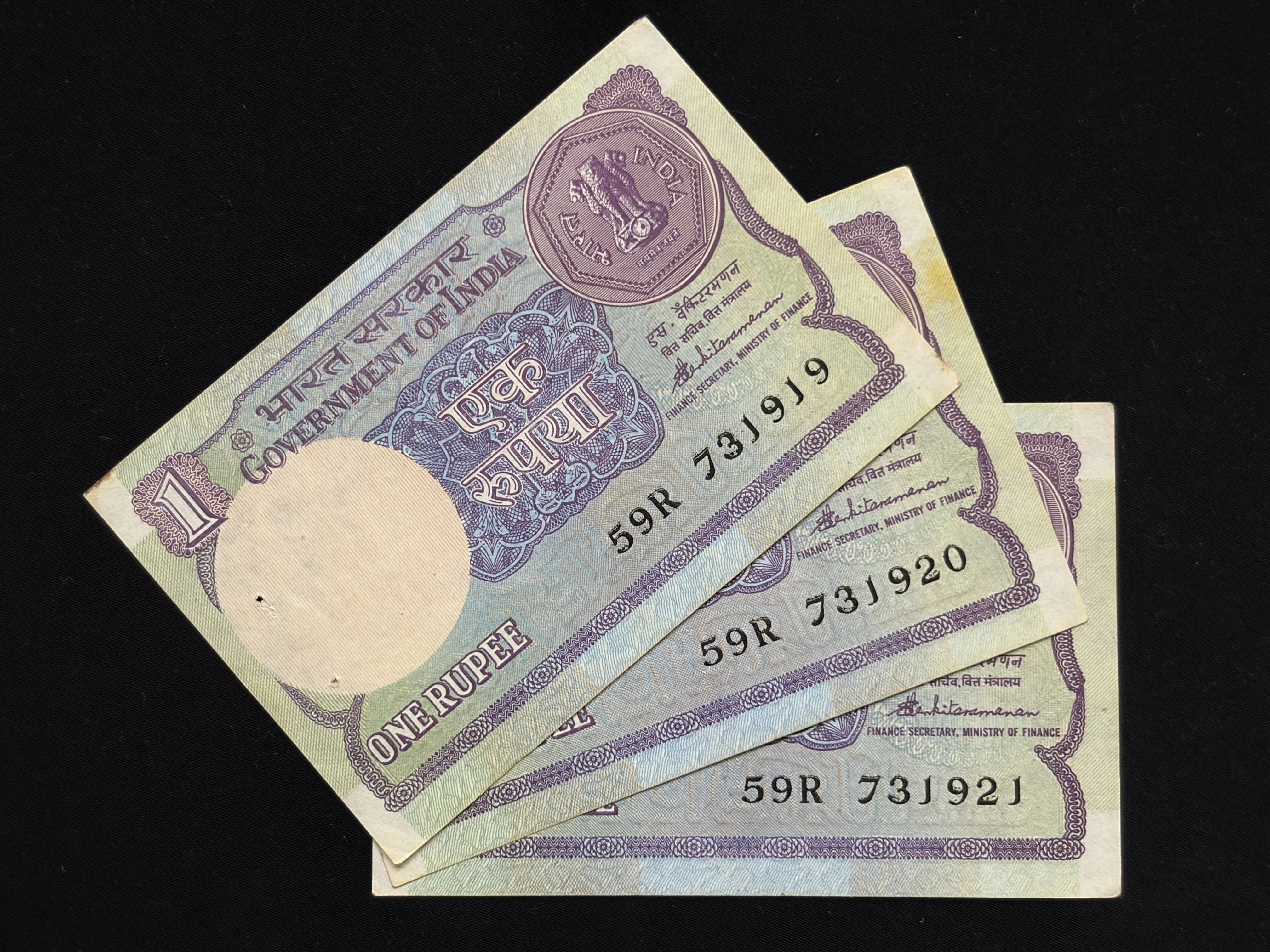 India, 1985 Rupee 1 x 3 Consecutive Serial Number Banknotes, Sign. S. Venkitaramanan, Inset Plain, UNC, (59R 731919)