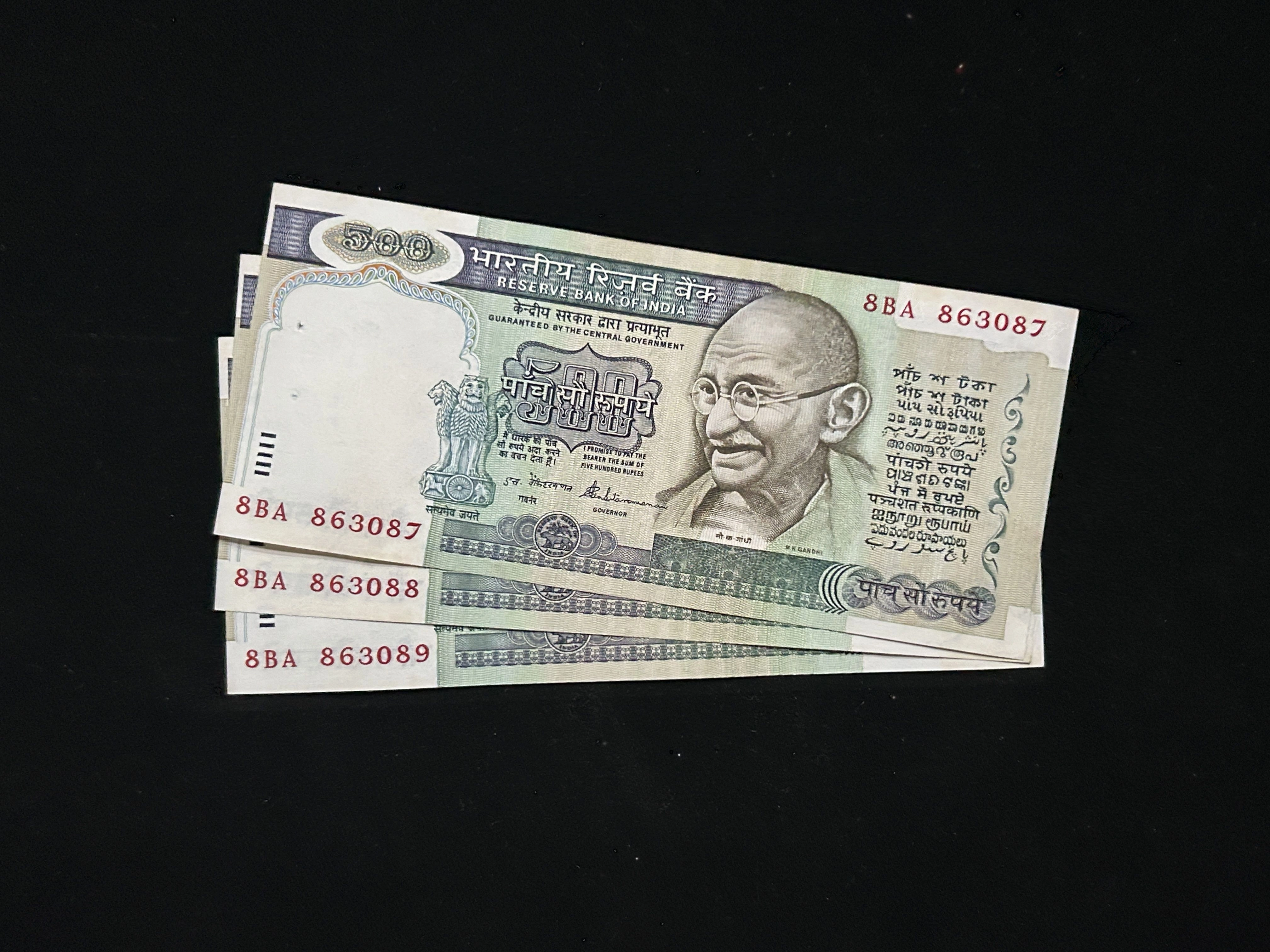 India, Rupees 500 x 3 Consecutive Serial Number Banknotes, Same Prefix (8BA), 2nd Issue, Sign. S. Venkitaramanan, AUNC