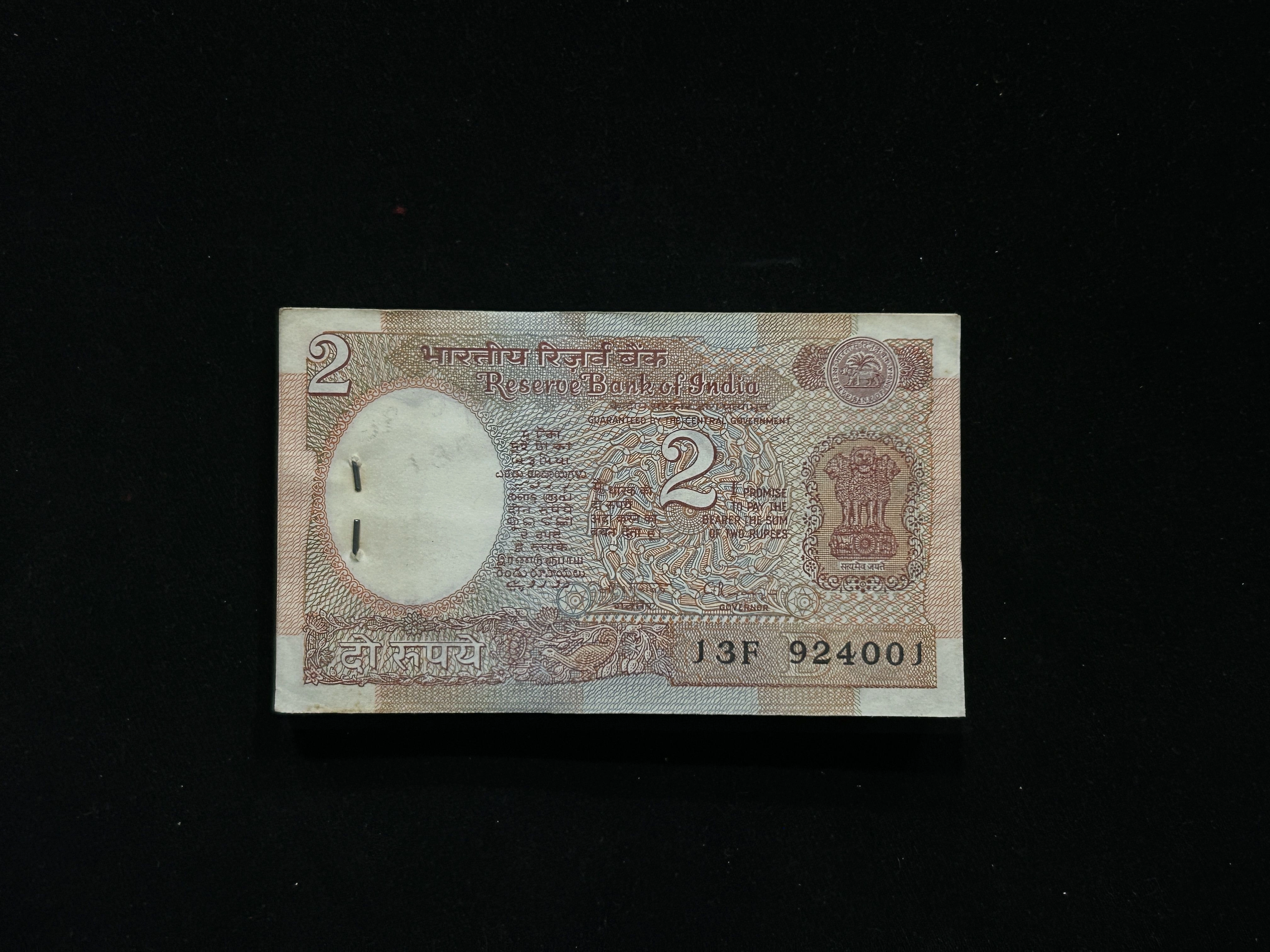 India, Rupee 2 Complete Serial Bundle of 100 Banknotes, Fancy Serial Number Ending 007 (James Bond), Fancy Serial Number Doubling x24 - x24, Satellite Issue, Sign. C. Rangarajan,  Inset B, UNC