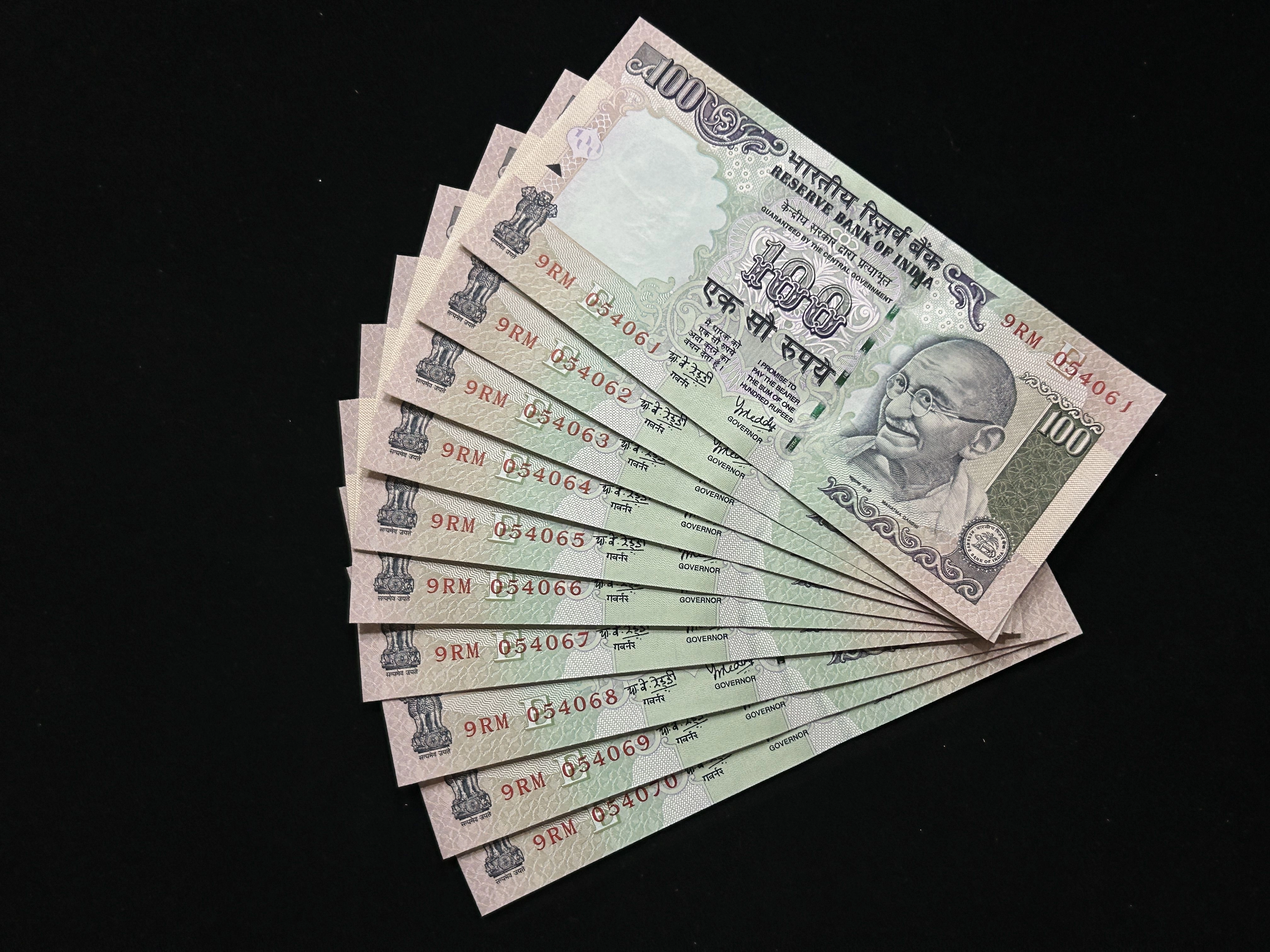 India, 2008 Rupees 100 x 10 Consecutive Serial Number Banknotes, Same Prefix (9RM), Sign. Y.V. Reddy, UNC