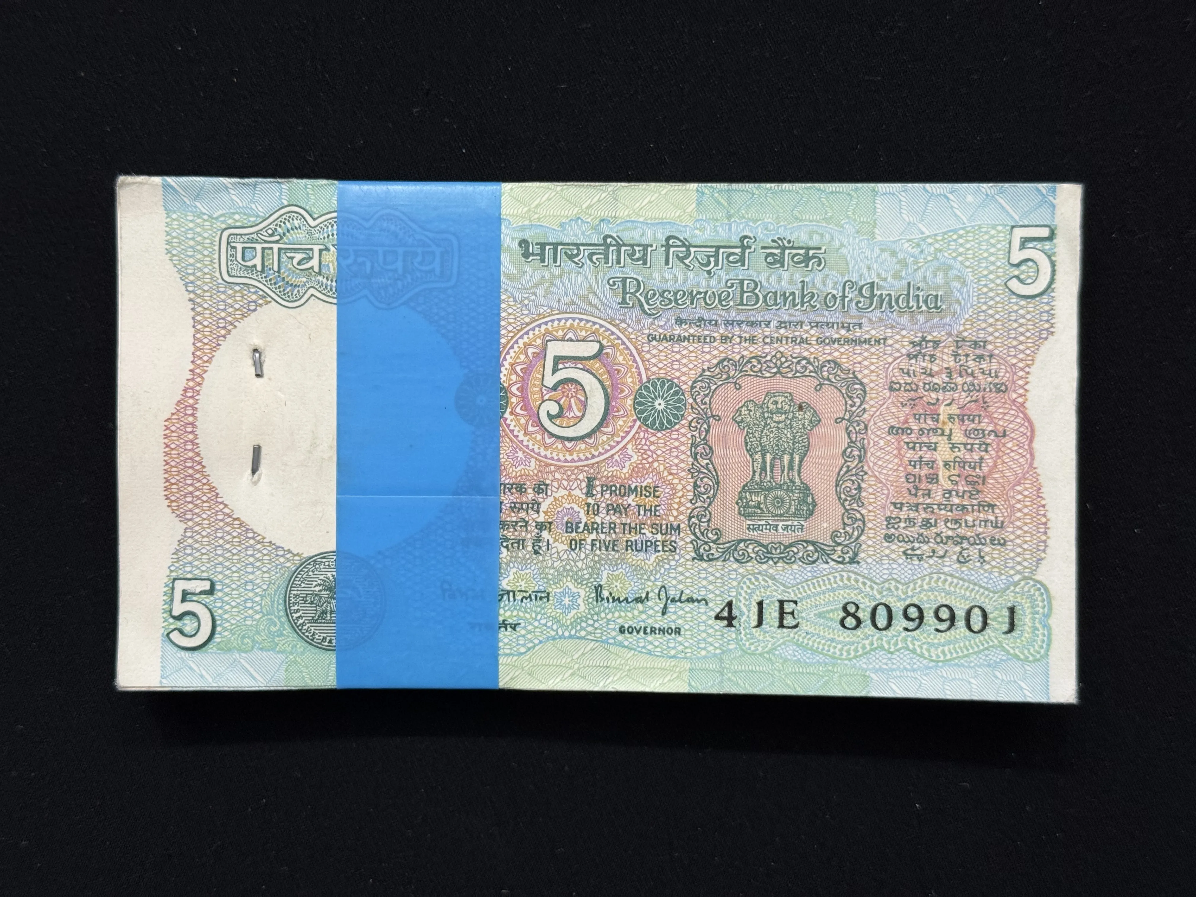India, Rupees 5 Complete Serial Bundle of 100 Notes, Fancy Mirror Serial Number 809-908, Fancy Serial Number 916 (Hallmark), Tractor Issue, Sign. Bimal Jalan, UNC, (41E 809901)