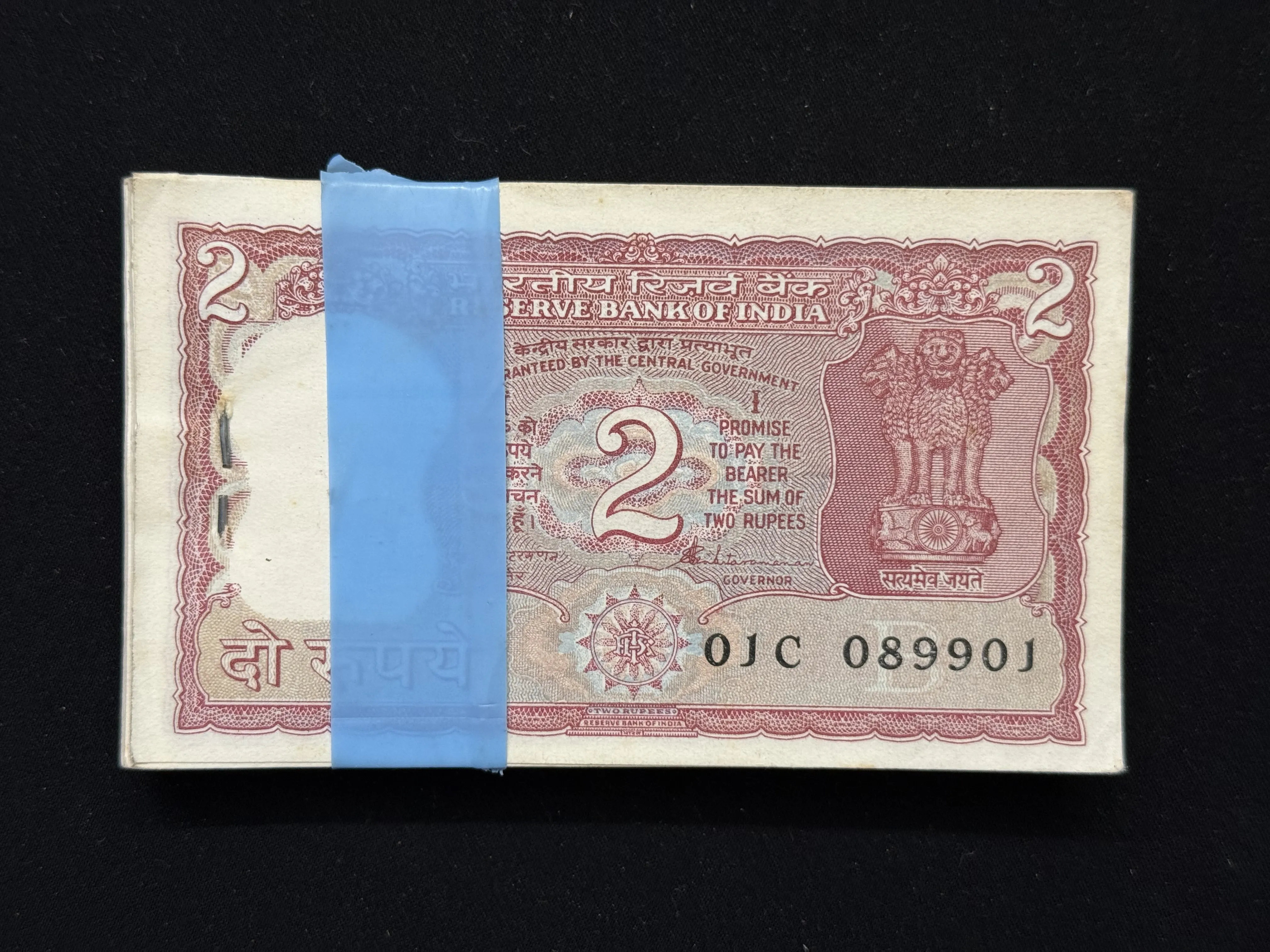 India, Rupees 2 Complete Serial Bundle of 100 Notes, Fancy Mirror Serial Number 089-980, Fancy Serial Number 090000, Standing Tiger Issue, Sign. S. Venkitramanan, Inset B, UNC, (01C 089901)