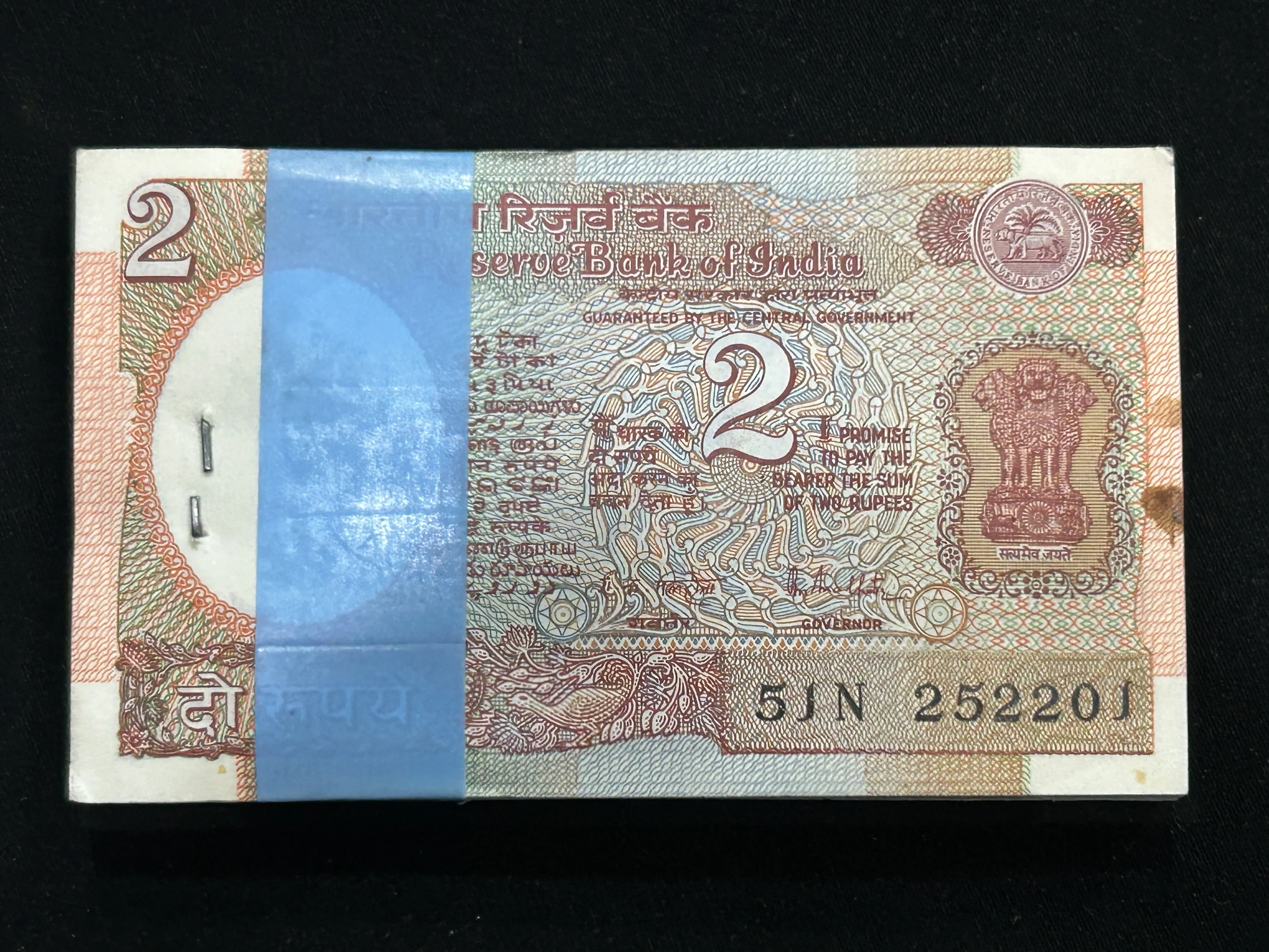 India, Rupees 2 Complete Serial Bundle of 100 Notes, Fancy Doubling Serial Number 252-252, Holy Fancy Serial Number 214 (RAM), Satellite  Issue, Sign. R. N. Malhotra, Inset Plain, UNC, (51N 252201)