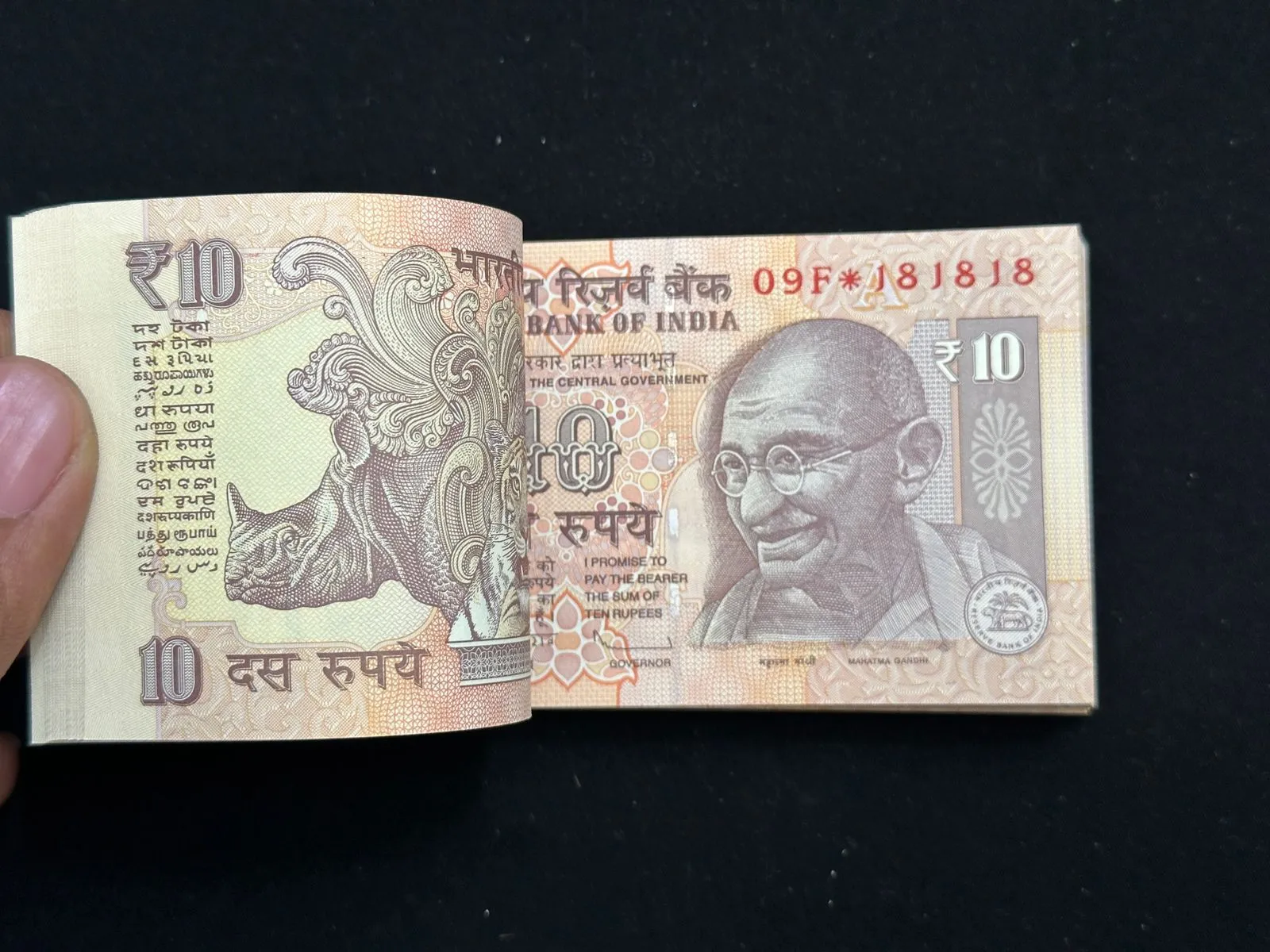 India, 2013 Rupees 10 Star Series Complete Serial Bundle of 100 Notes, Fancy Tripling Serial Number 18-18-18, Sign. D. Subbarao, Inset A, Prefix 09F, UNC, (09F*181801)