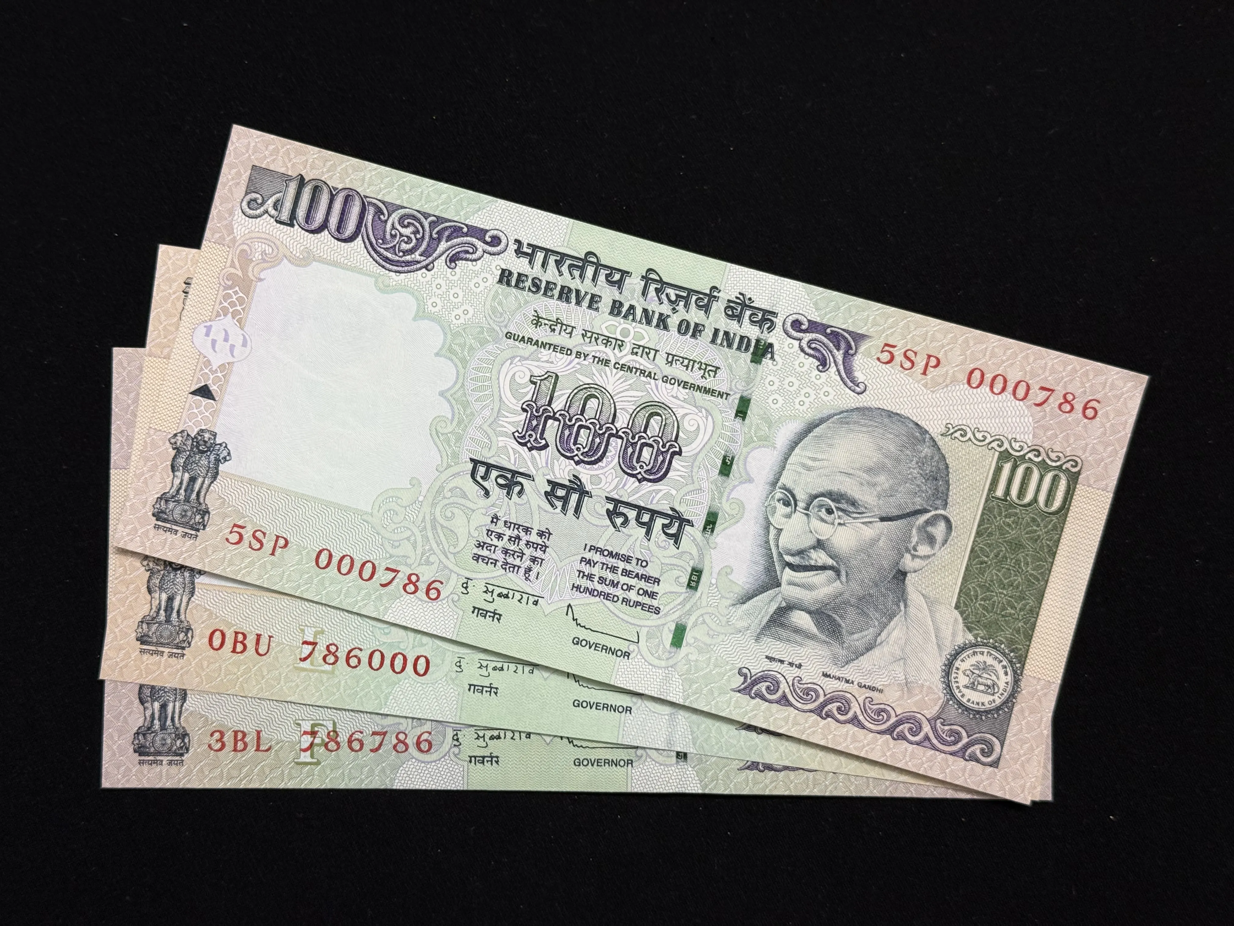 India, Rupees 100 x 3 Banknotes, Set of Holy Fancy Serial Number 000786, 786000, 786786, Sign. D. Subbarao, UNC, (5SP 000786)