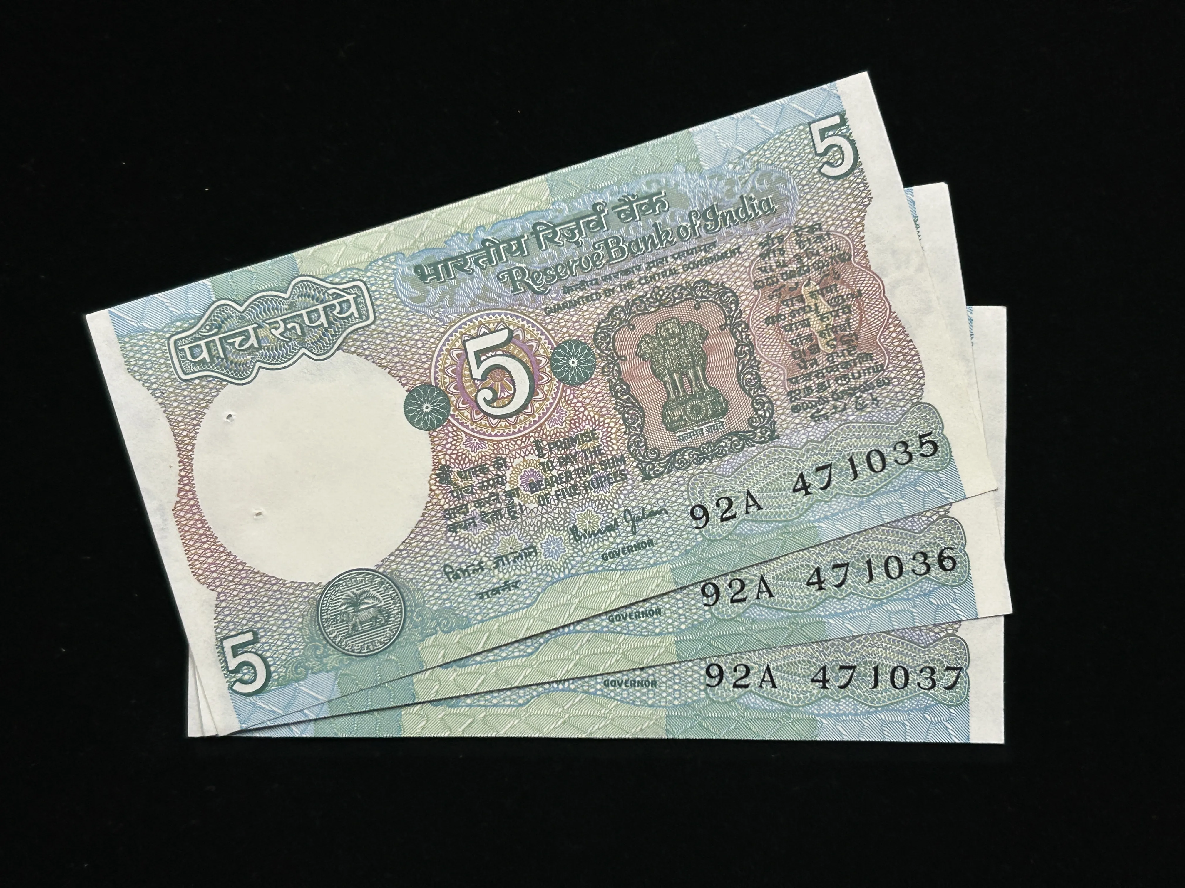 India, Rupees 5 x 3 Consecutive Serial Number Banknotes, Tractor Issue, Sign. Bimal Jalan, UNC, (92A 471035)