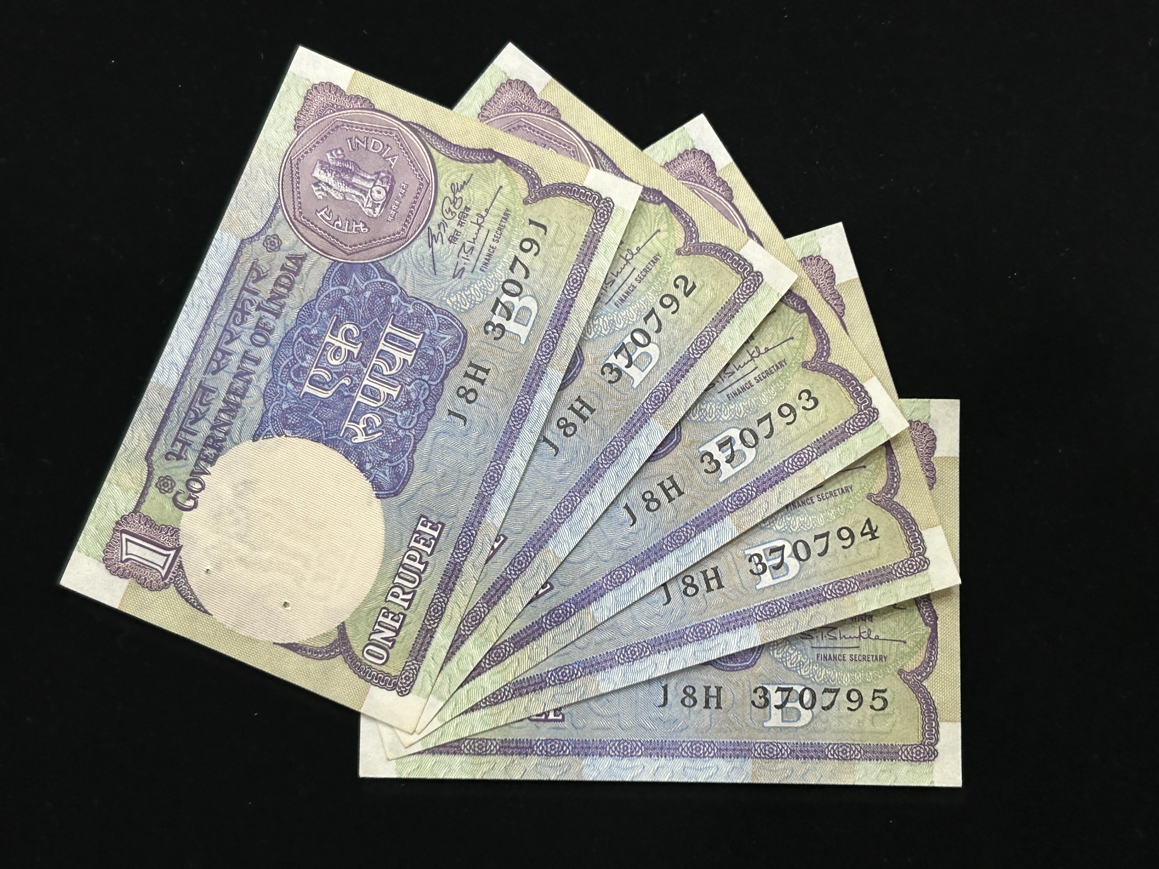 India, 1991 Rupee 1 x 5 Consecutive Serial Number Banknotes, Sign. S.B. Shukla, Inset B, UNC, (18H 370791)