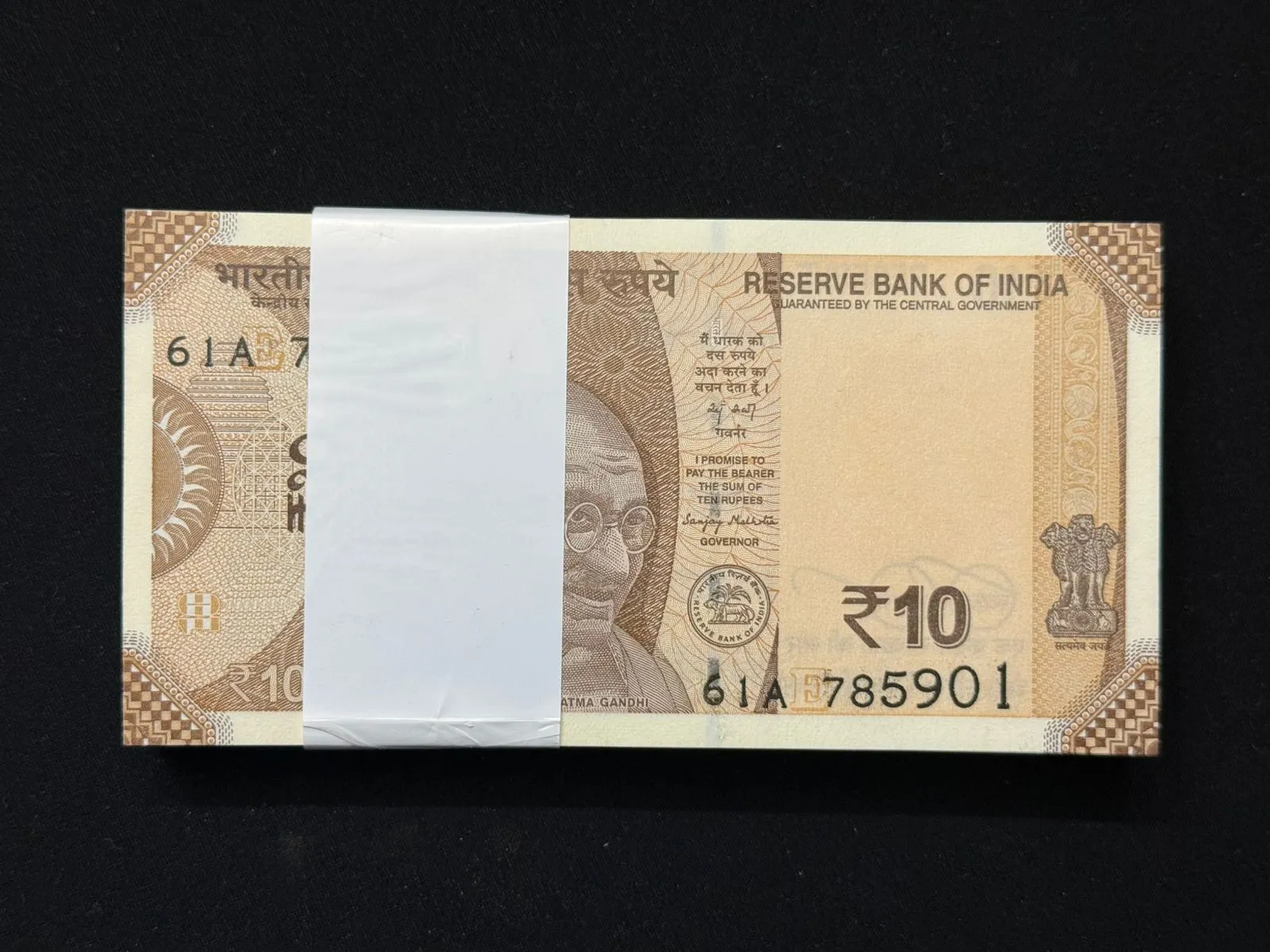 India, 2025 Rupees 10 Complete Serial Bundle of 100 Notes, Holy Fancy Serial Number 786-000, Fancy Serial Number Ending 916 (Hallmark), Sign. Sanjay Malhotra, UNC, (61A 785901)