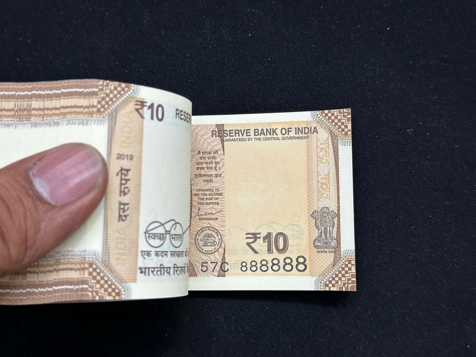 India, 2019 Rupees 10 Complete Serial Bundle of 100 Notes, Solid Fancy Serial Number 888888, Sign. Shaktikanta Das, Inset R, UNC, (57C 888801)